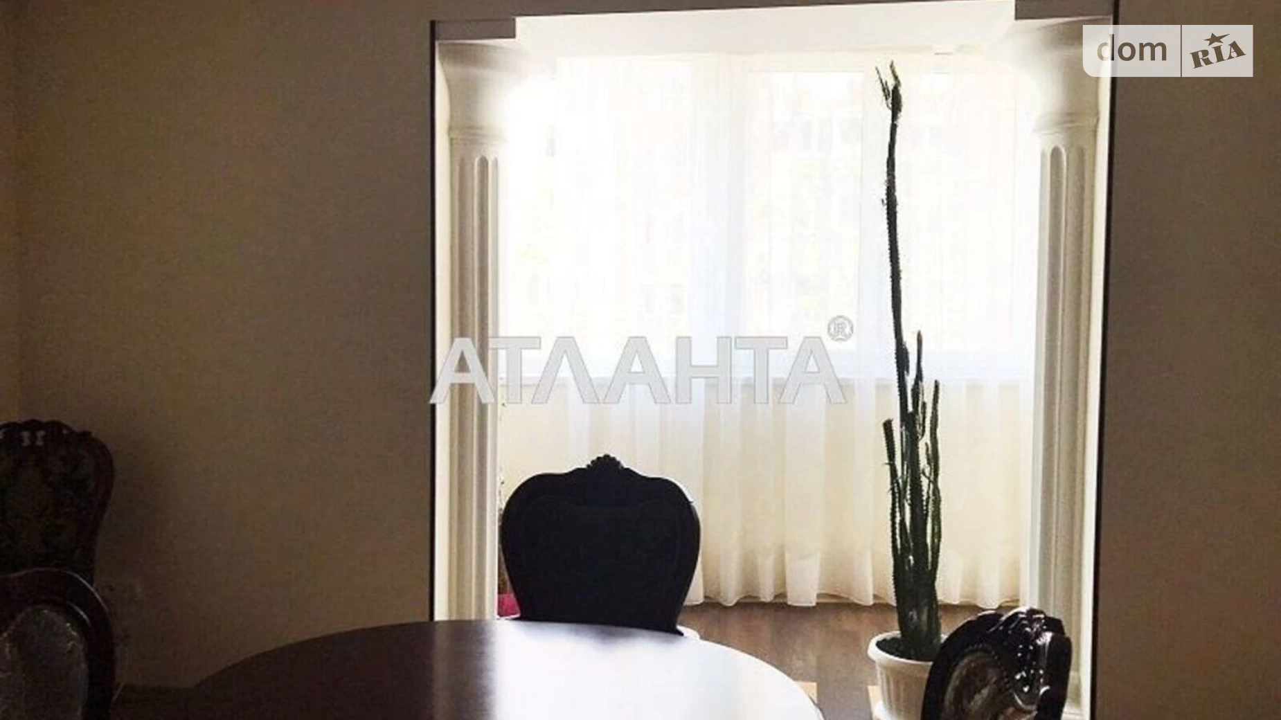 Продається 2-кімнатна квартира 102.4 кв. м у Чорноморську, вул. Парусна