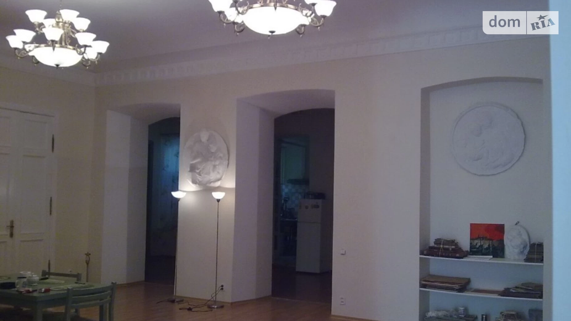 Продається 3-кімнатна квартира 186 кв. м у Одесі, вул. Гоголя