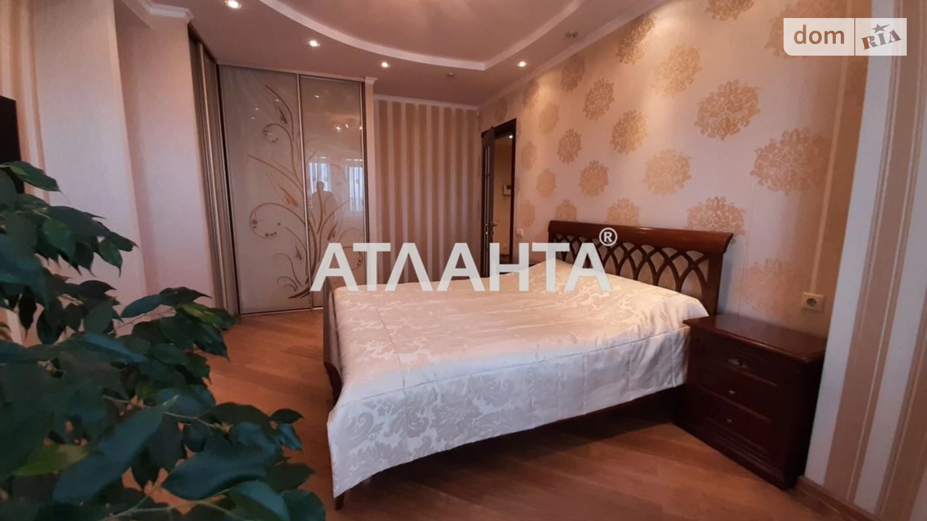 Продается 3-комнатная квартира 130 кв. м в Одессе, ул. Маршала Говорова