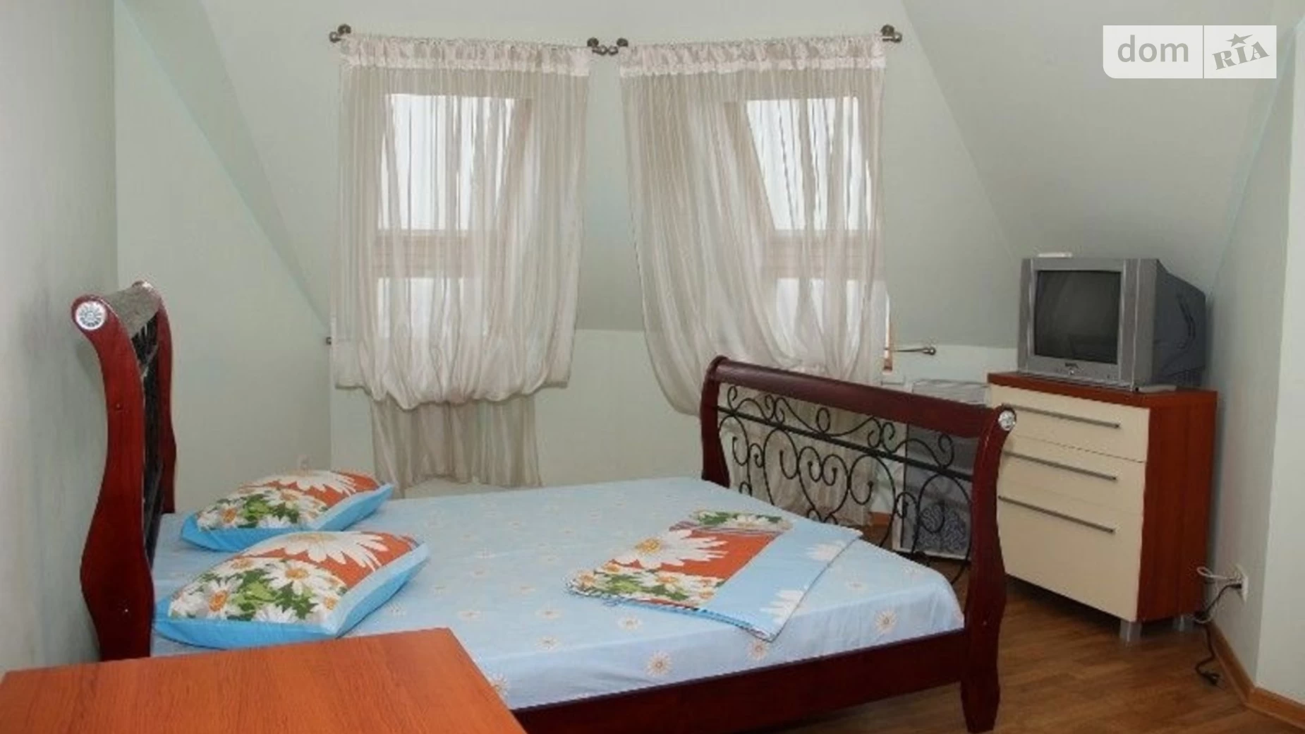 Продается 3-комнатная квартира 140 кв. м в Одессе, ул. Среднефонтанская, 19Б