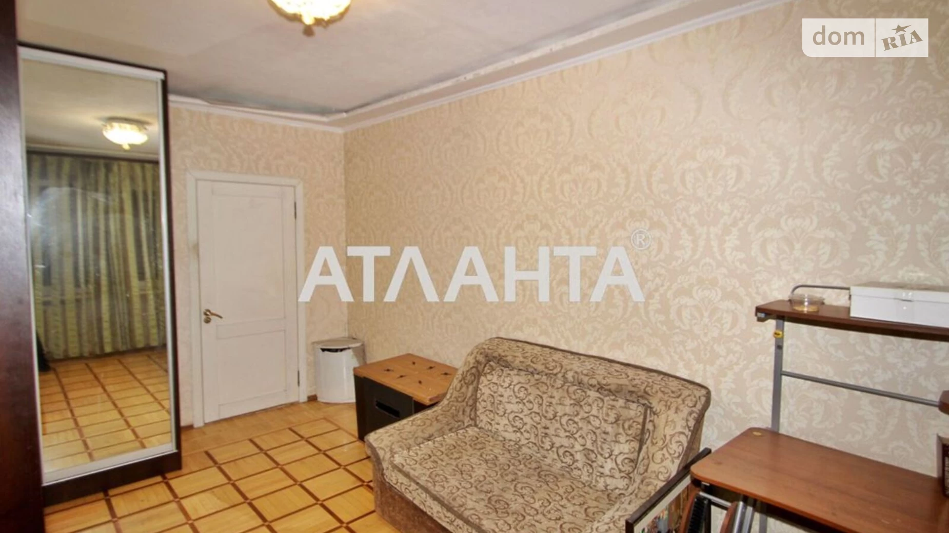 Продається 4-кімнатна квартира 68.5 кв. м у Одесі, Овідіопольська дор.