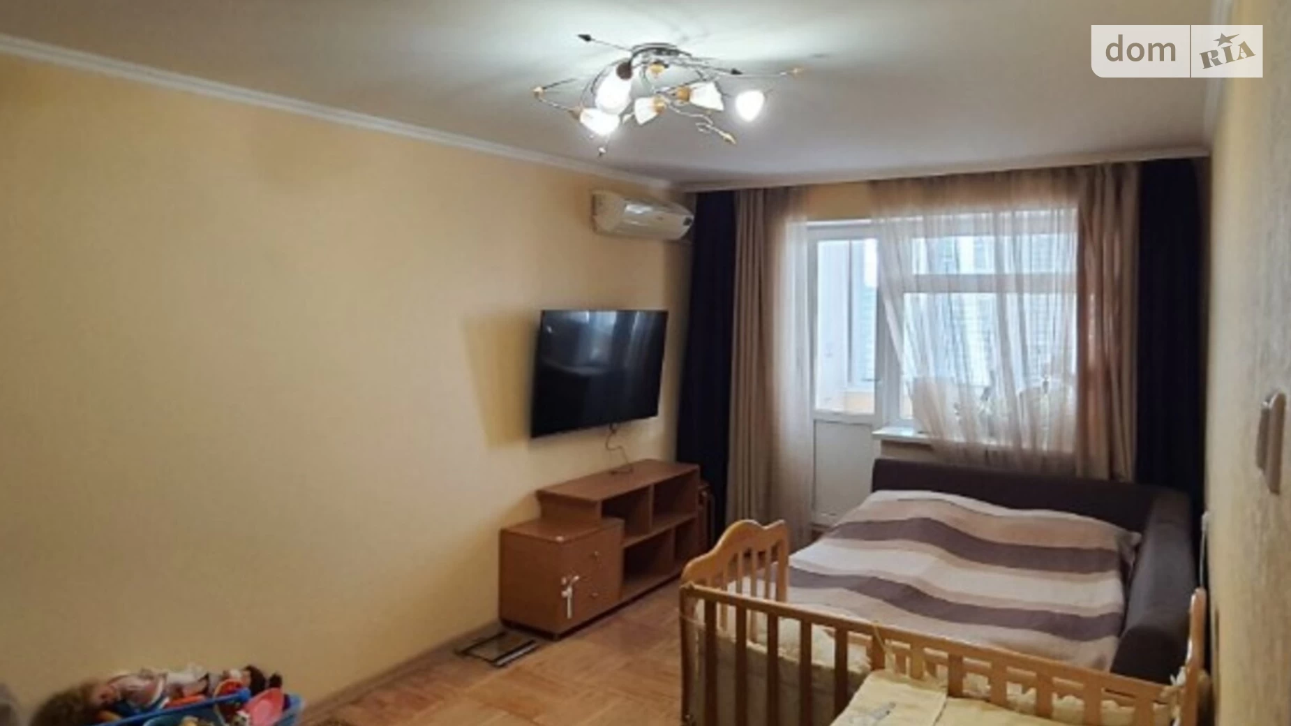 Продається 1-кімнатна квартира 36 кв. м у Одесі, просп. Адміральський, 35А