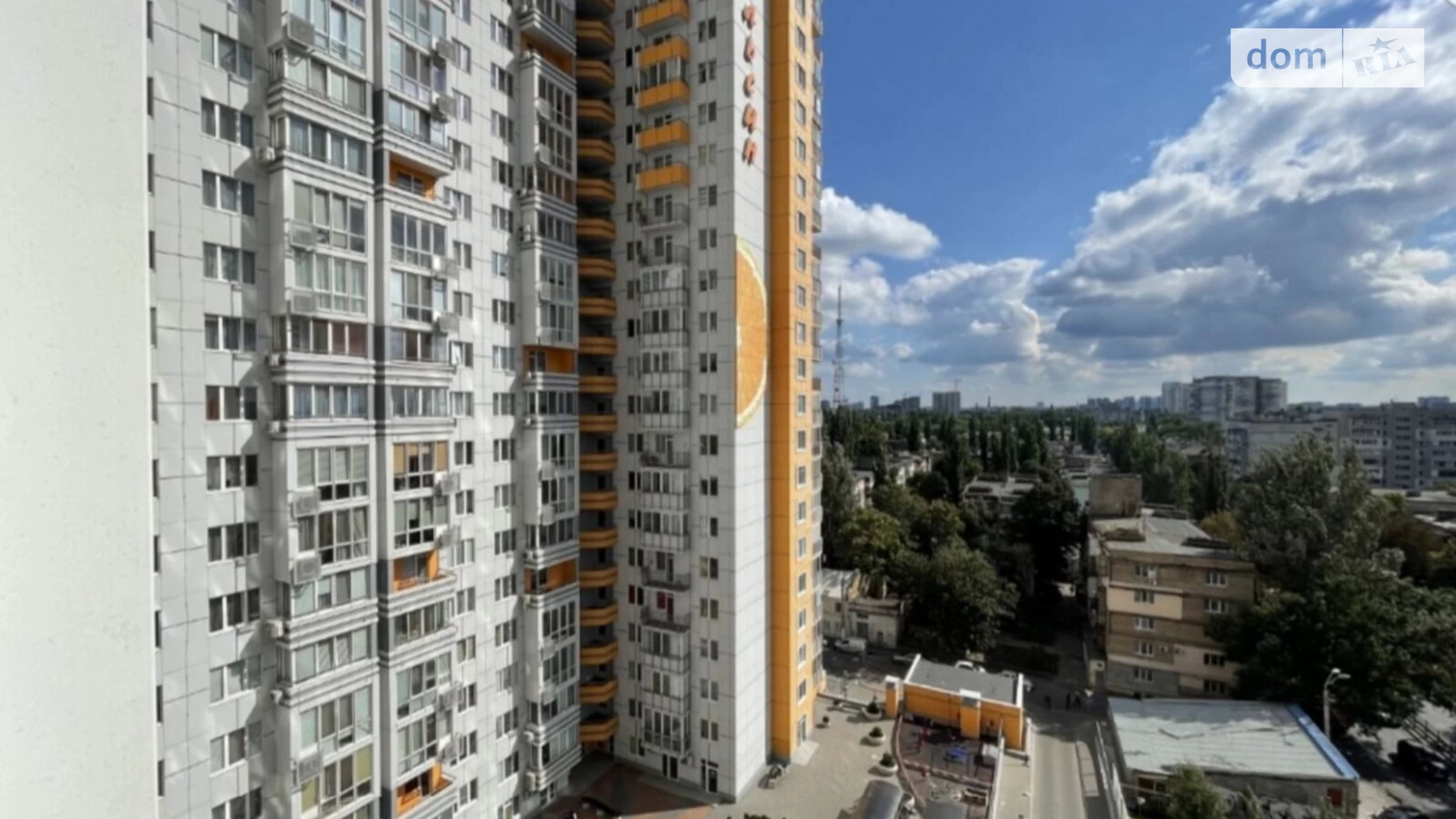 Продается 3-комнатная квартира 90 кв. м в Одессе, ул. Среднефонтанская