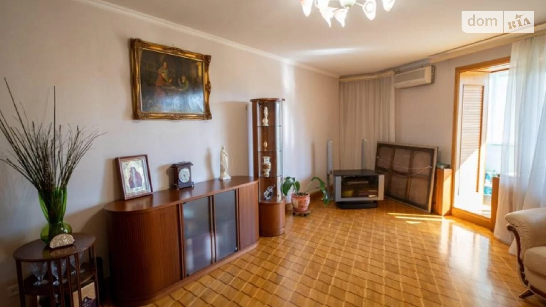 Продается 4-комнатная квартира 137 кв. м в Одессе, ул. Армейская, 17А