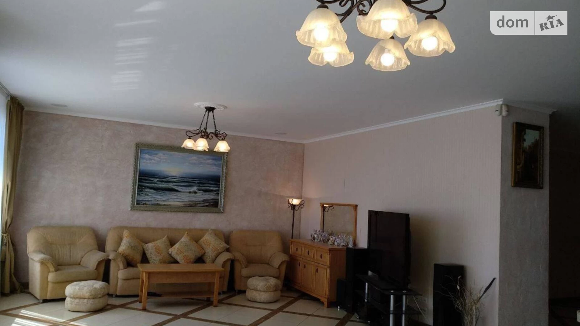 Продается 4-комнатная квартира 215 кв. м в Одессе, ул. Литературная