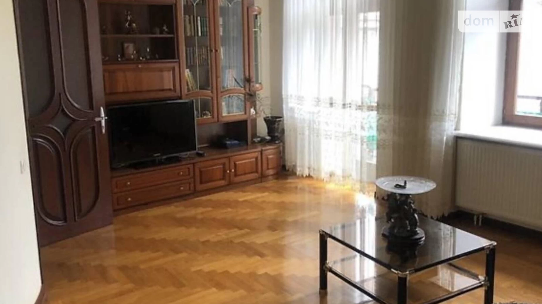 Продается 3-комнатная квартира 162 кв. м в Одессе, ул. Дерибасовская
