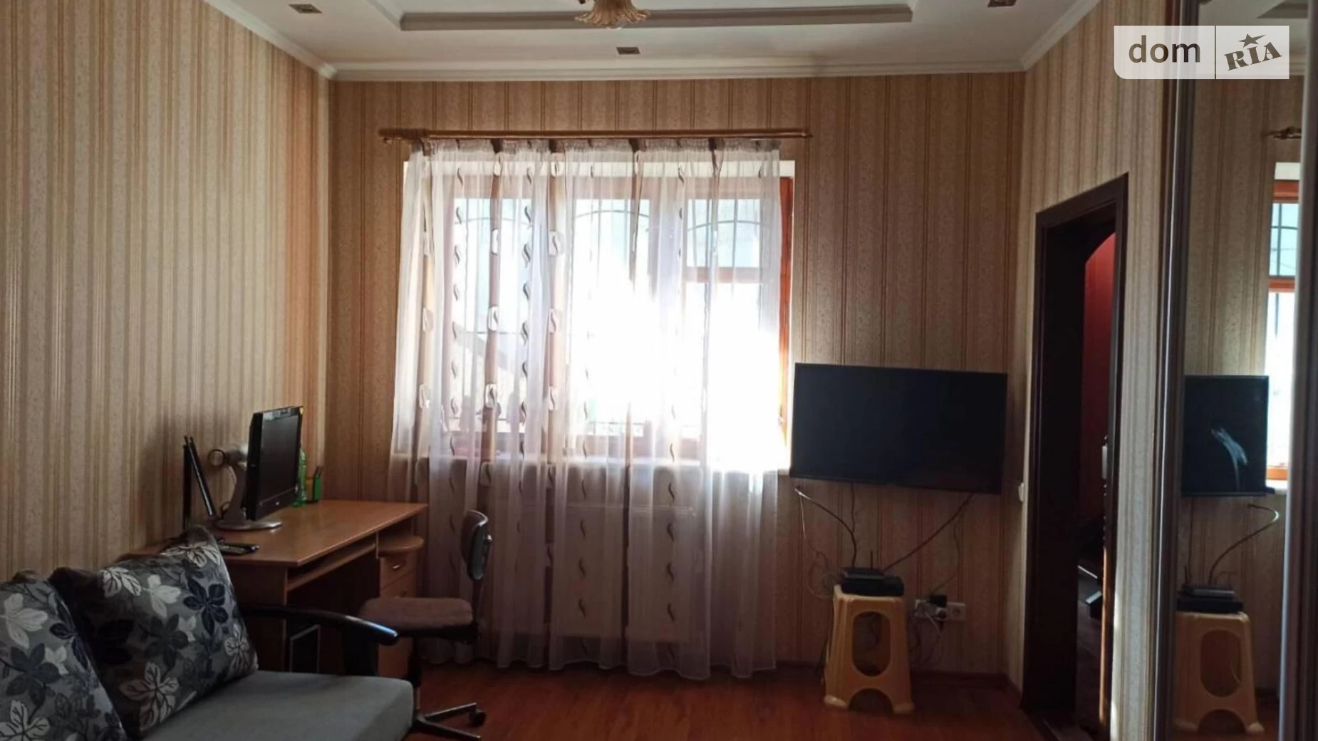 Продається 3-кімнатна квартира 100 кв. м у Одесі, вул. Адмірала Лазарєва