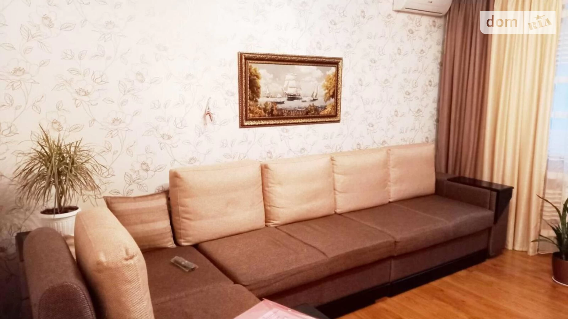 Продається 2-кімнатна квартира 62.3 кв. м у Одесі, вул. Академіка Сахарова