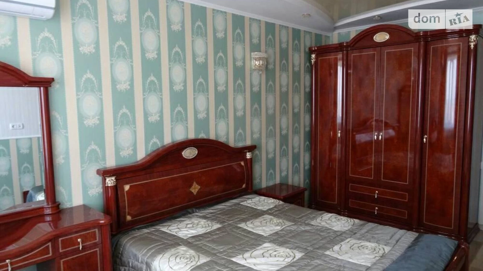 Продається 3-кімнатна квартира 80 кв. м у Одесі, вул. Академіка Вільямса