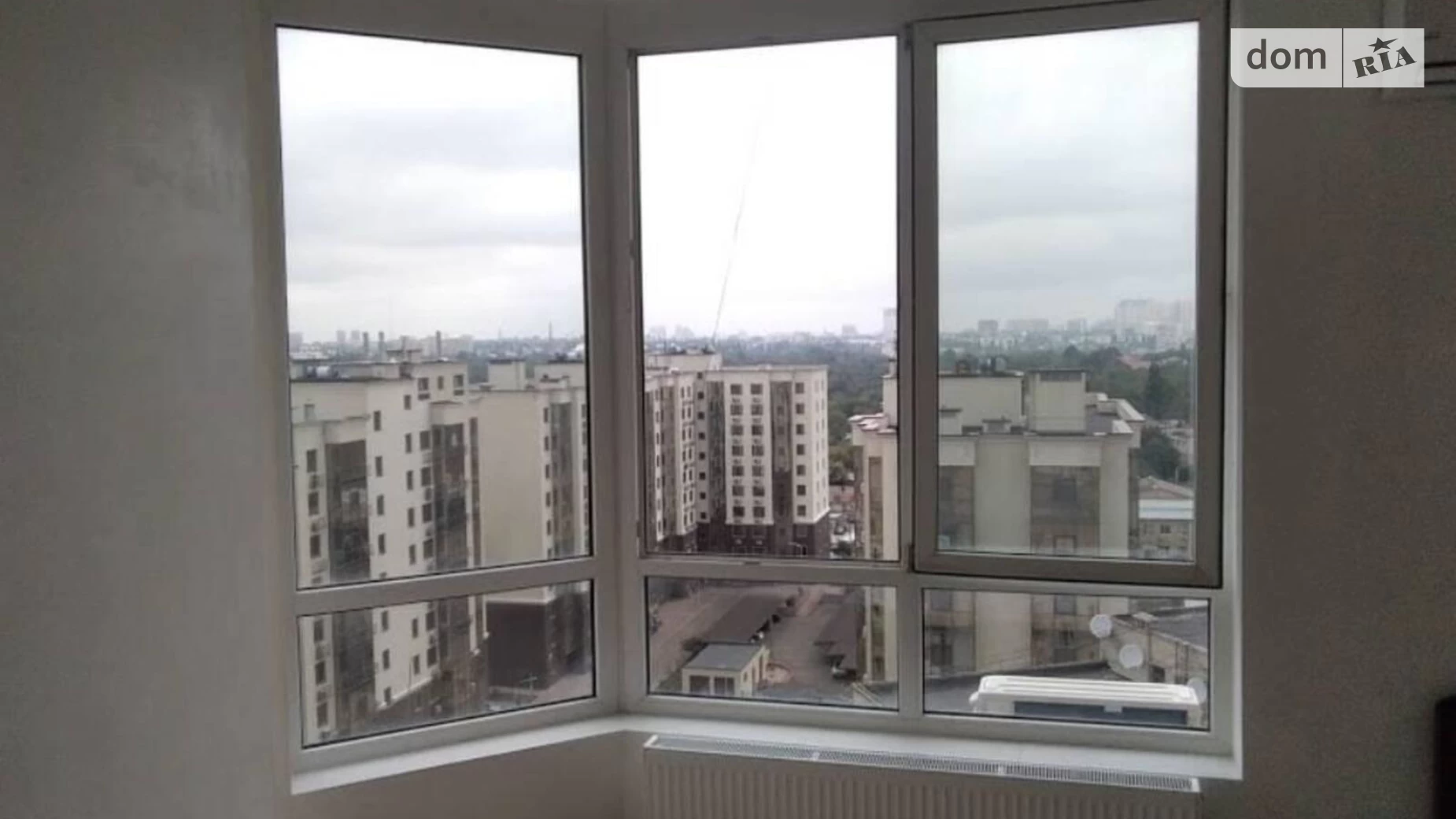 Продається 1-кімнатна квартира 52 кв. м у Одесі, вул. Маршала Малиновського