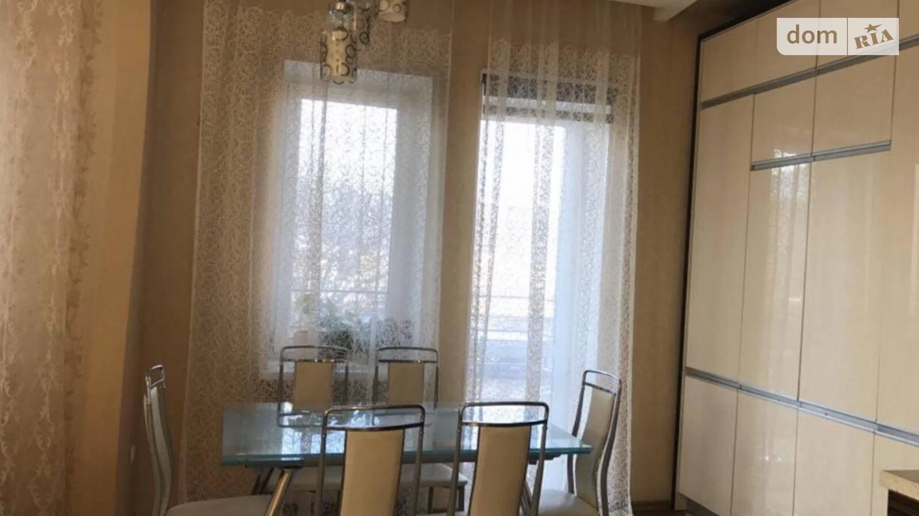 Продается 3-комнатная квартира 94 кв. м в Одессе, ул. Вишневая