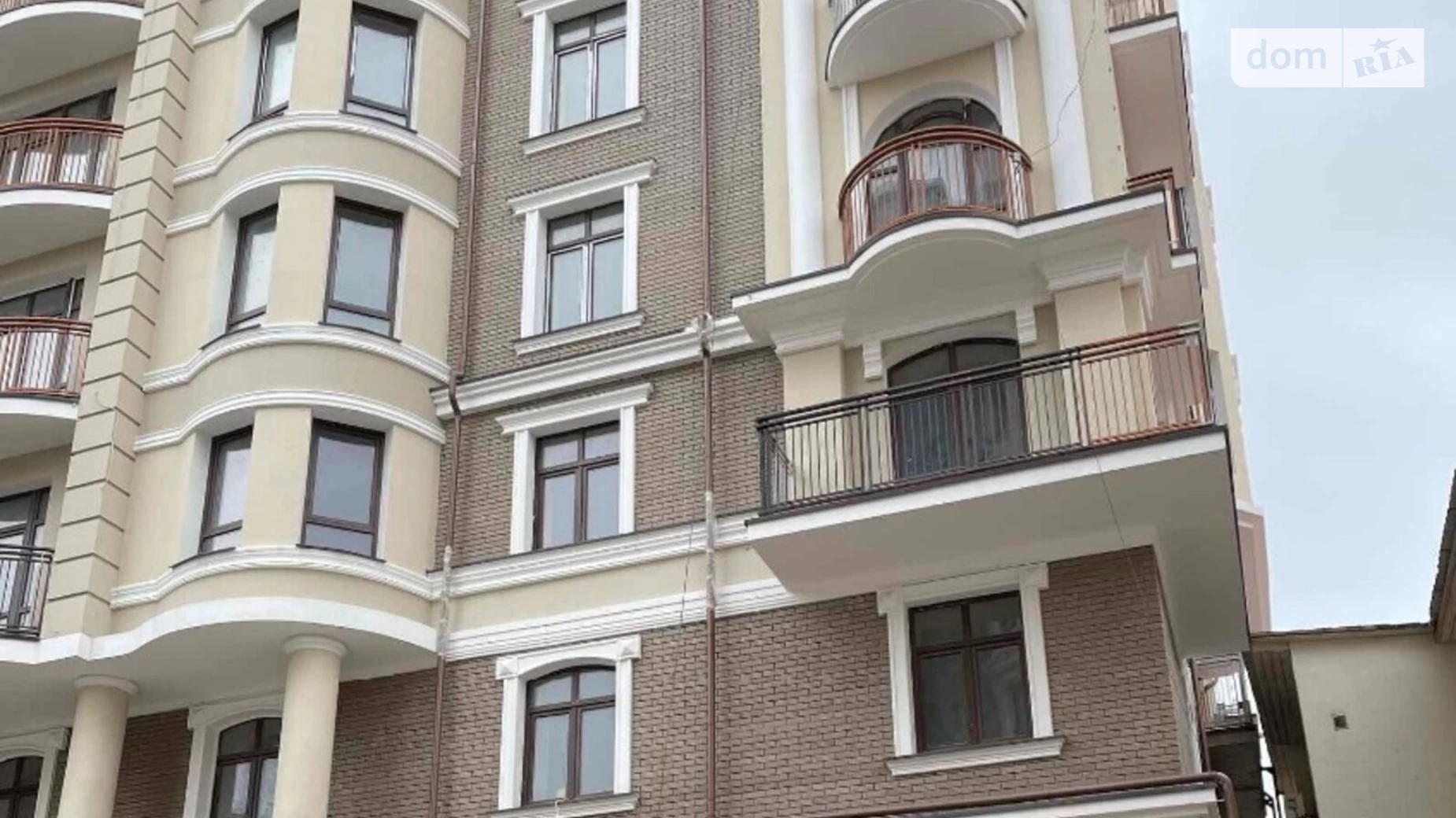 Продається 3-кімнатна квартира 108 кв. м у Одесі, вул. Бориса Літвака