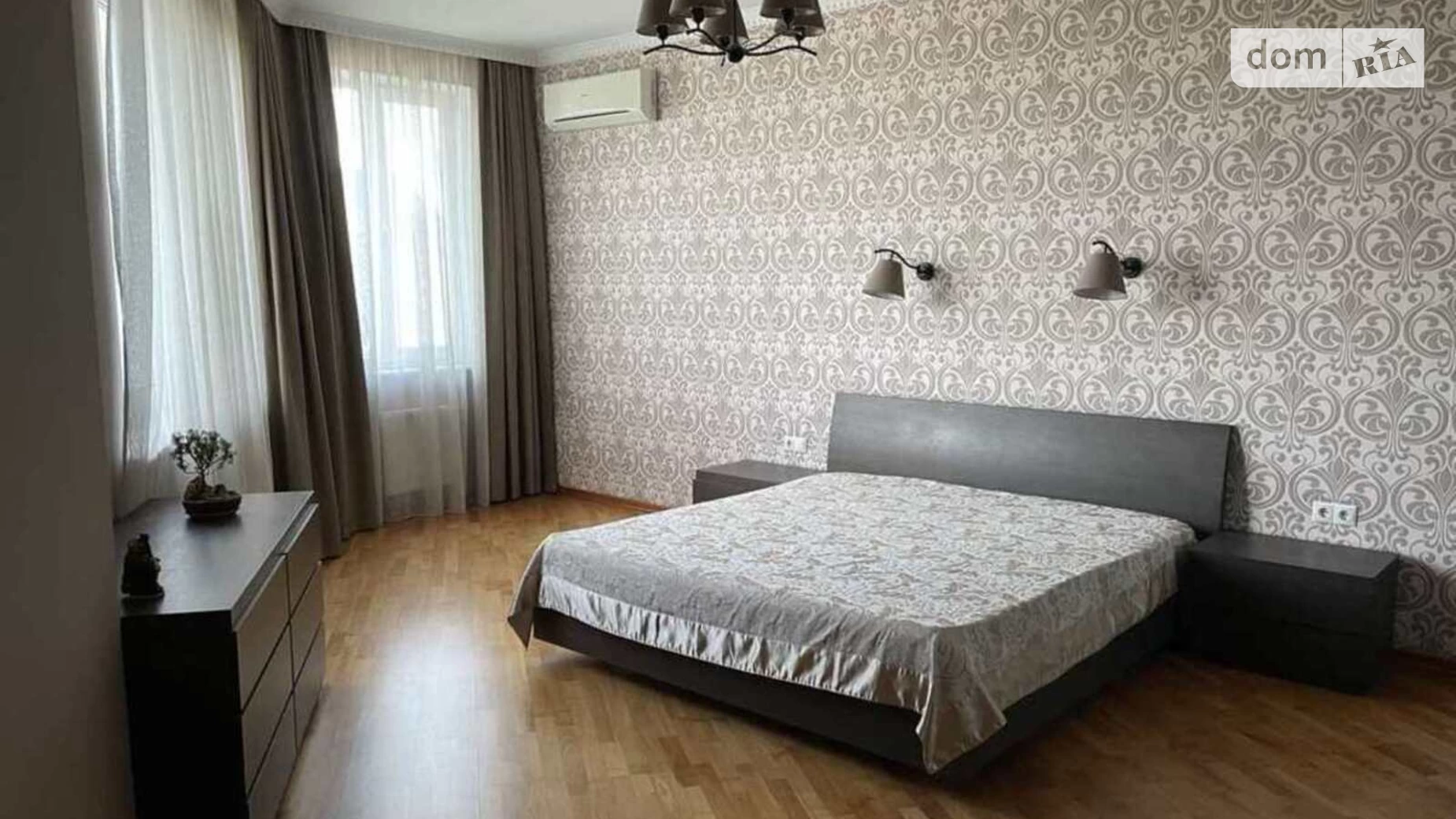 Продається 3-кімнатна квартира 117 кв. м у Одесі, парк Шевченка, 33Б