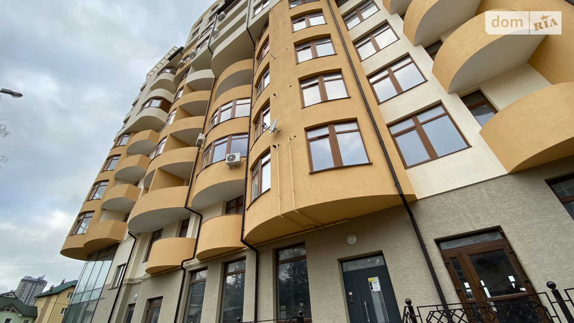 Продается 3-комнатная квартира 111.7 кв. м в Трускавце, ул. Роксоланы, 16