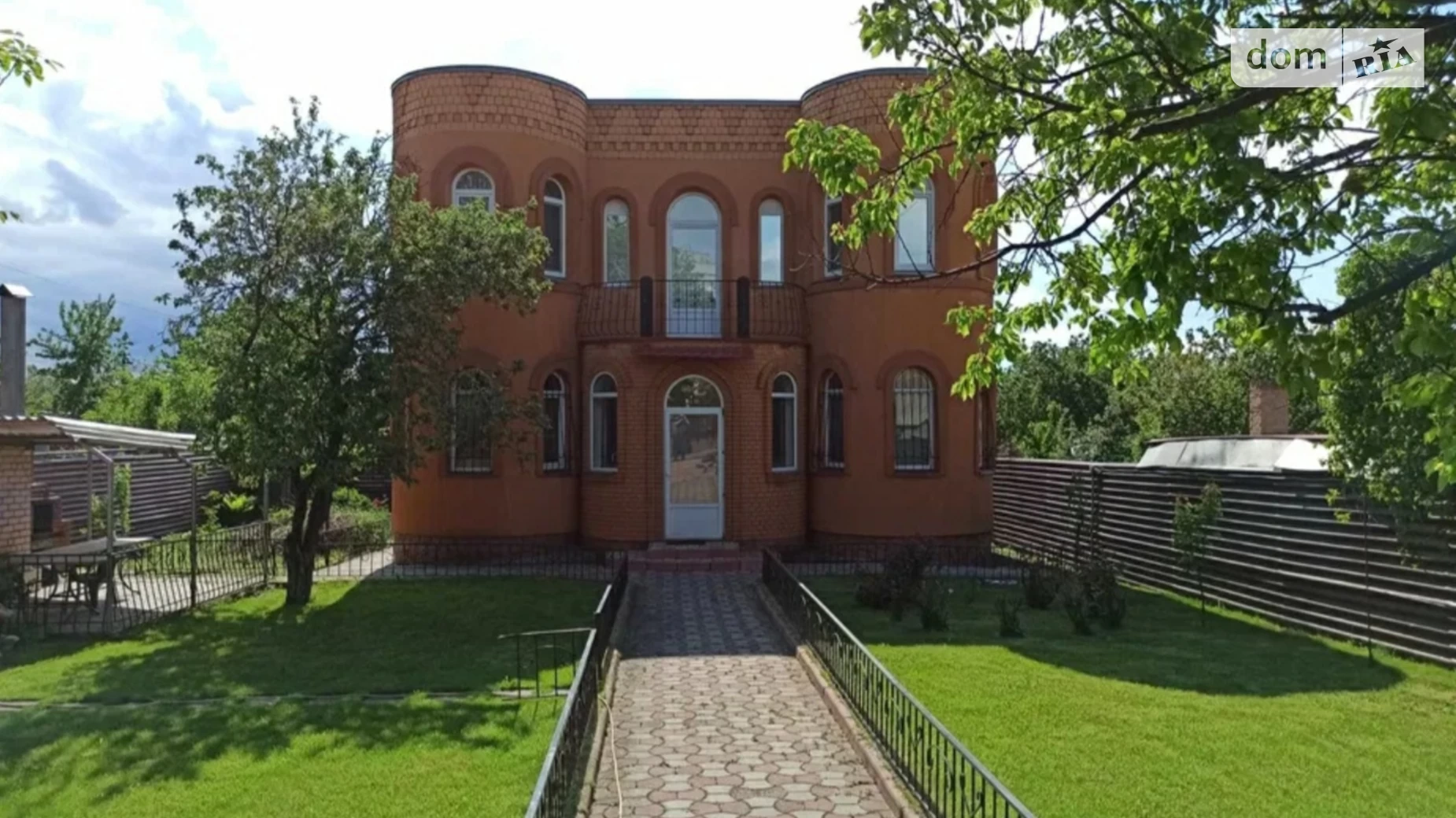 Продается дом на 2 этажа 190 кв. м с камином, цена: 220000 $ - фото 2