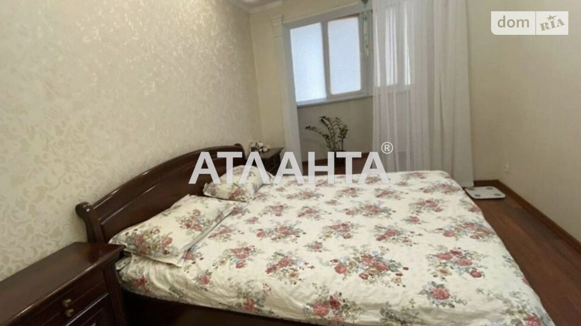 Продається 3-кімнатна квартира 71.4 кв. м у Одесі, вул. Кримська