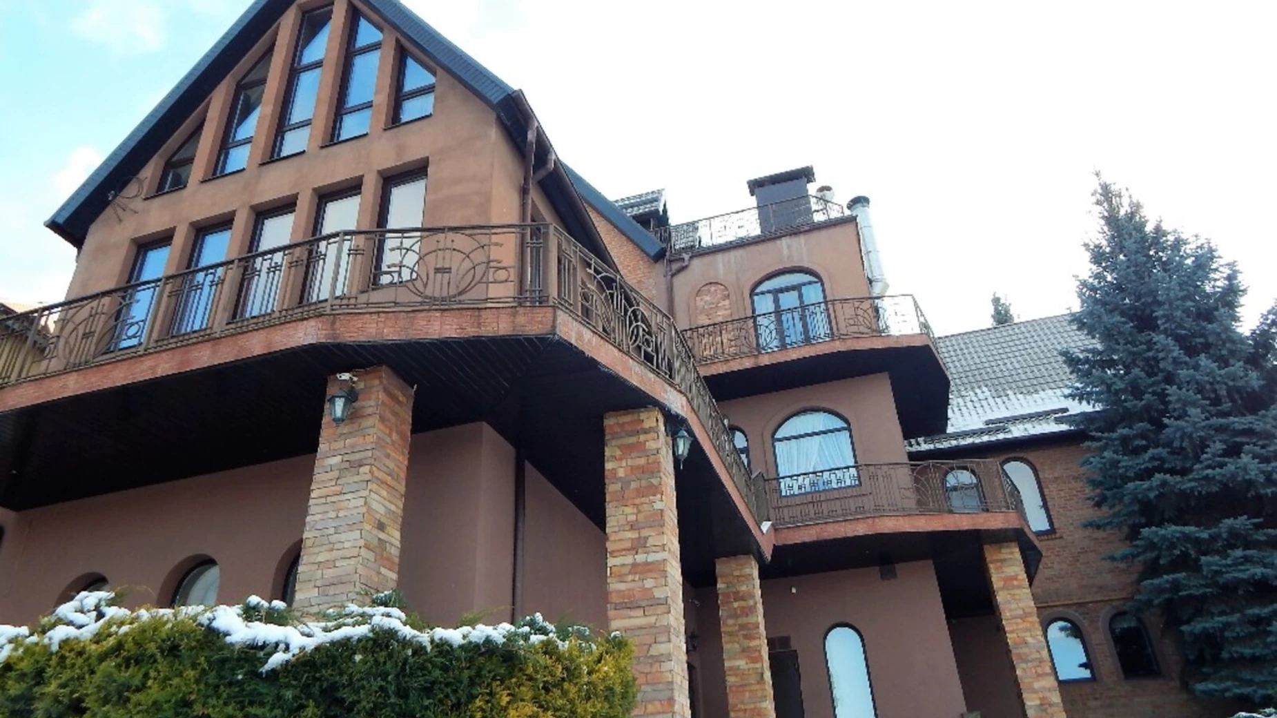 Продается дом на 3 этажа 680 кв. м с камином, цена: 1200000 $ - фото 2