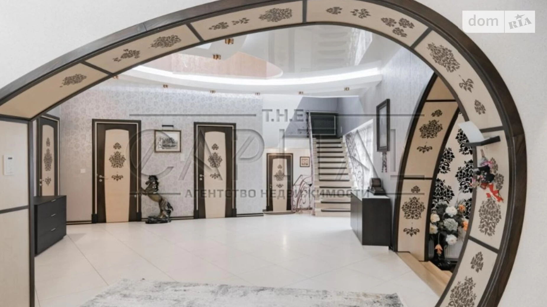 Продается дом на 2 этажа 730 кв. м с камином, цена: 795000 $ - фото 3