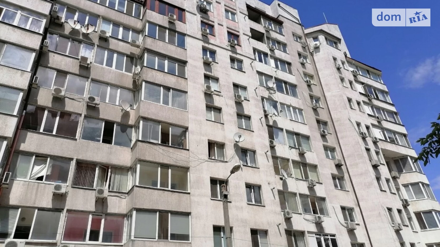 Продається 3-кімнатна квартира 86.7 кв. м у Одесі, вул. Старорізнична