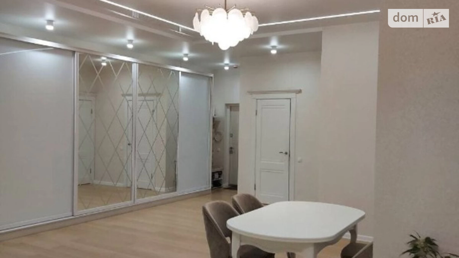 Продается 3-комнатная квартира 117 кв. м в Одессе, ул. Маршала Говорова