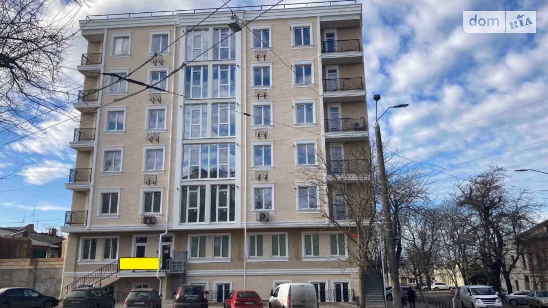 Продається 3-кімнатна квартира 113 кв. м у Одесі, вул. Новосельського