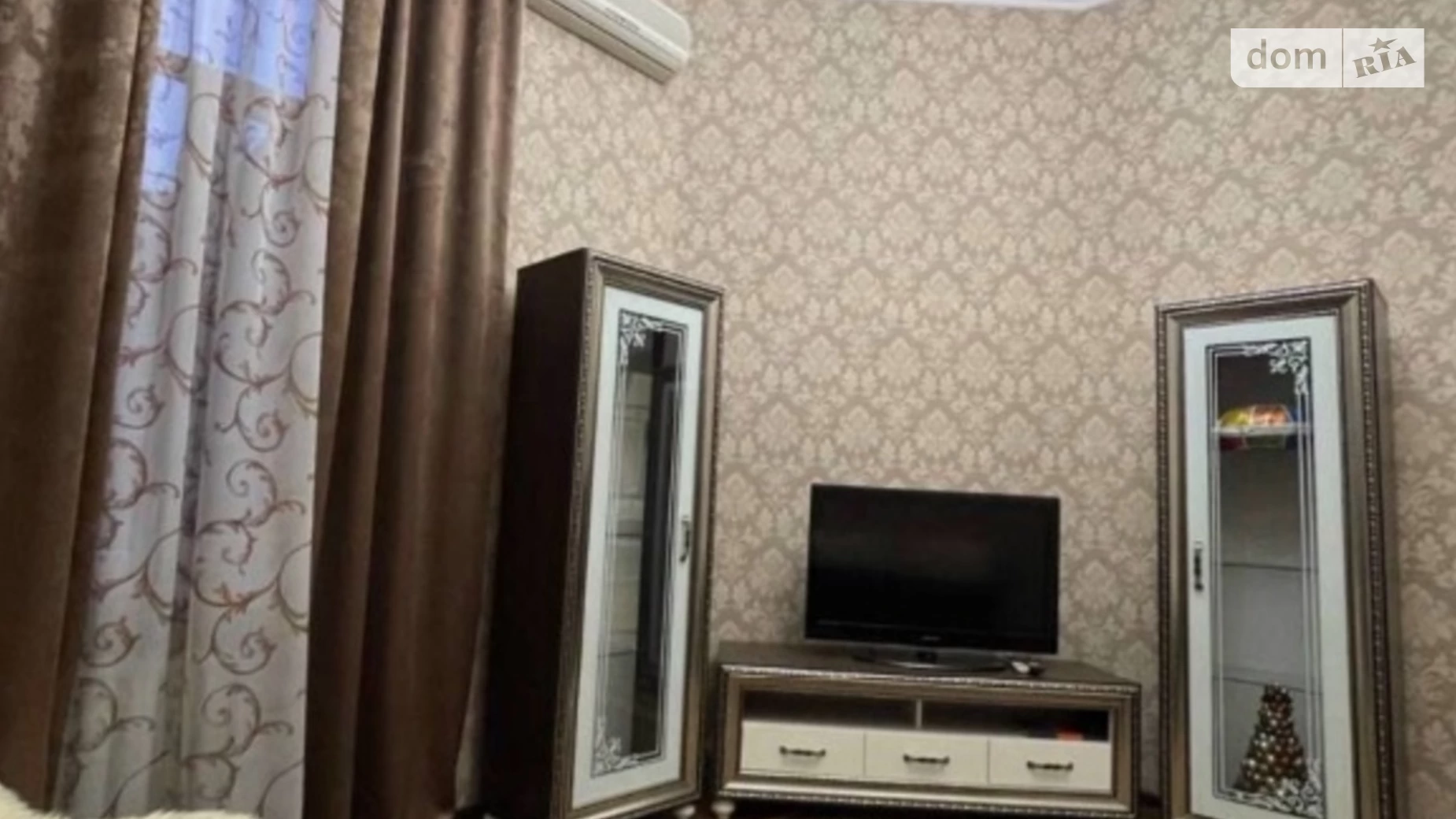 Продается 3-комнатная квартира 75 кв. м в Одессе, ул. Дерибасовская