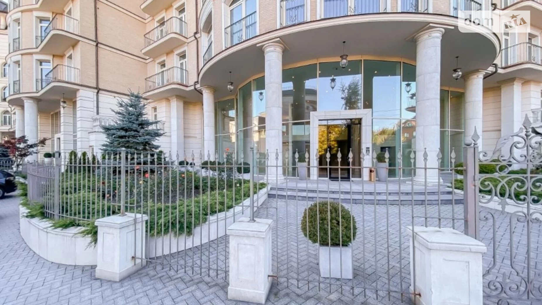 Продается 5-комнатная квартира 375 кв. м в Киеве, ул. Новоселицкая, 10