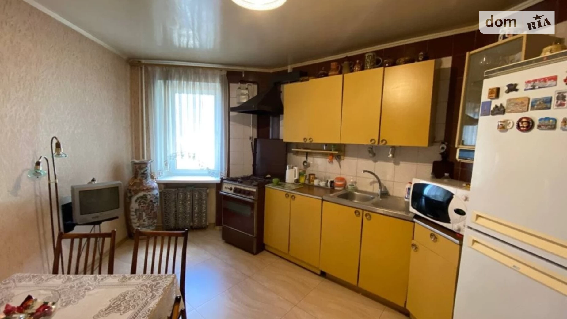 Продается 4-комнатная квартира 93 кв. м в Черноморске, ул. Виталия Шума