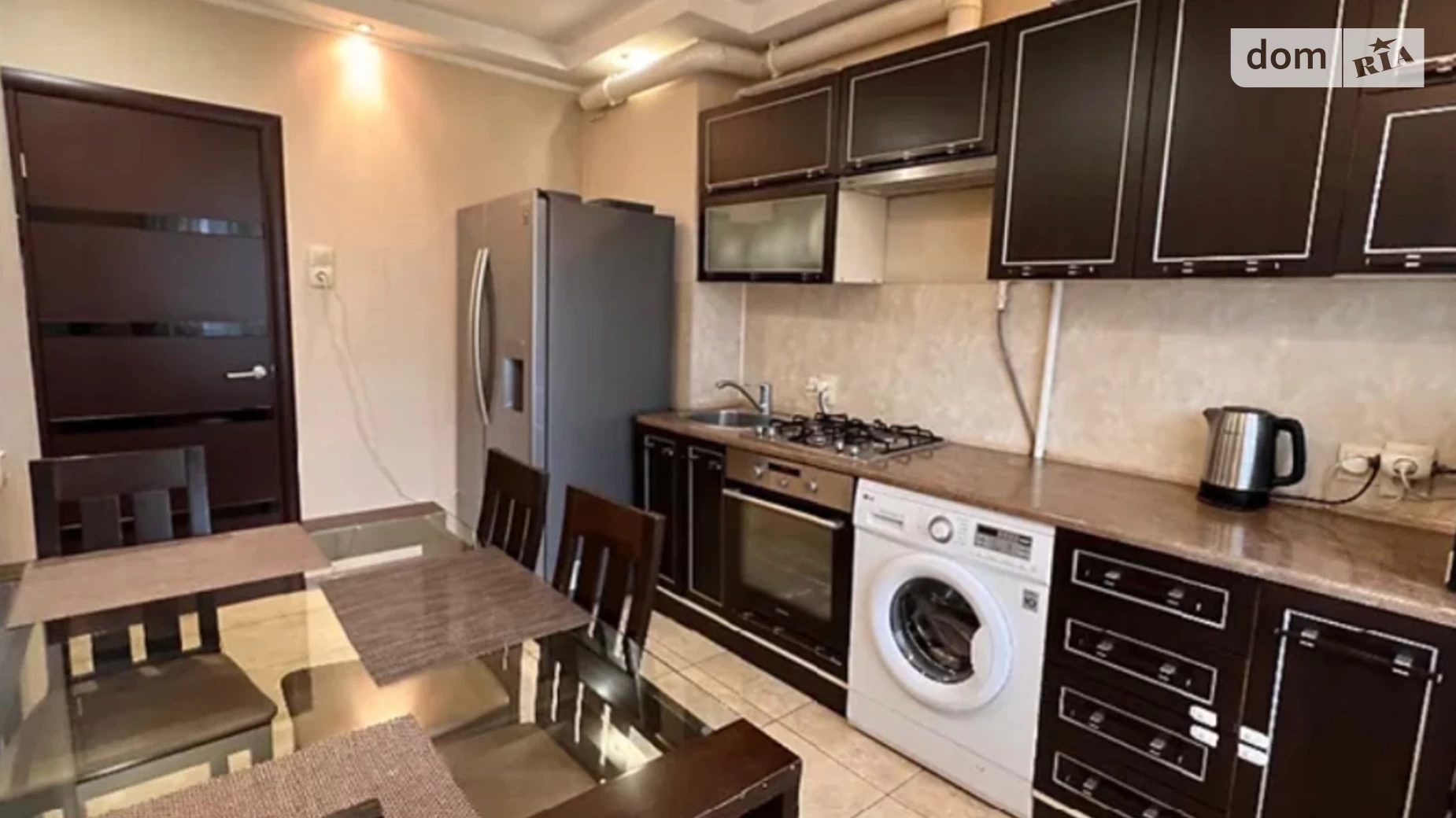 Продается 3-комнатная квартира 65 кв. м в Одессе, ул. Балковская, 42