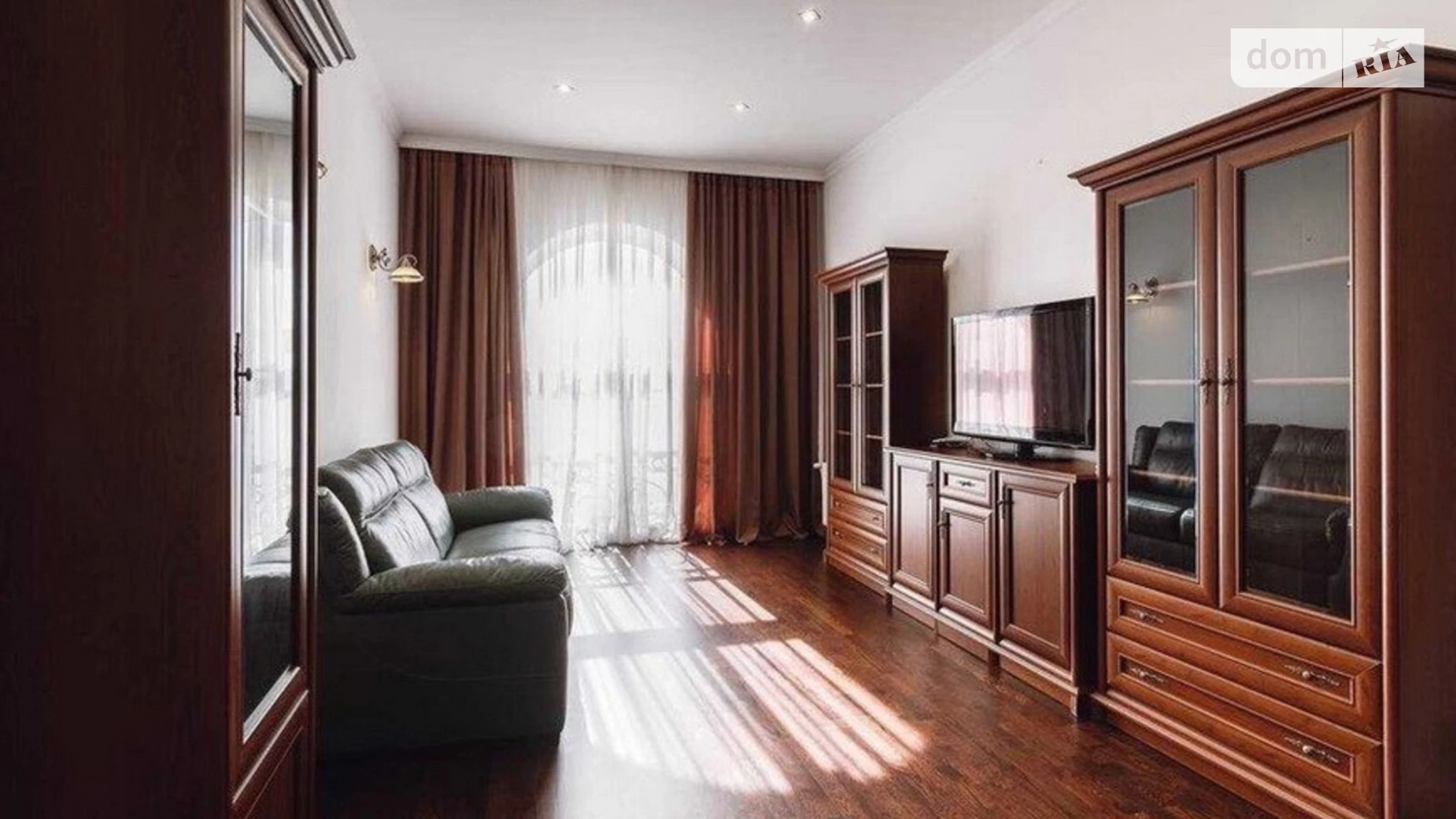 Продается 3-комнатная квартира 150 кв. м в Одессе, ул. Леонтовича, 16А