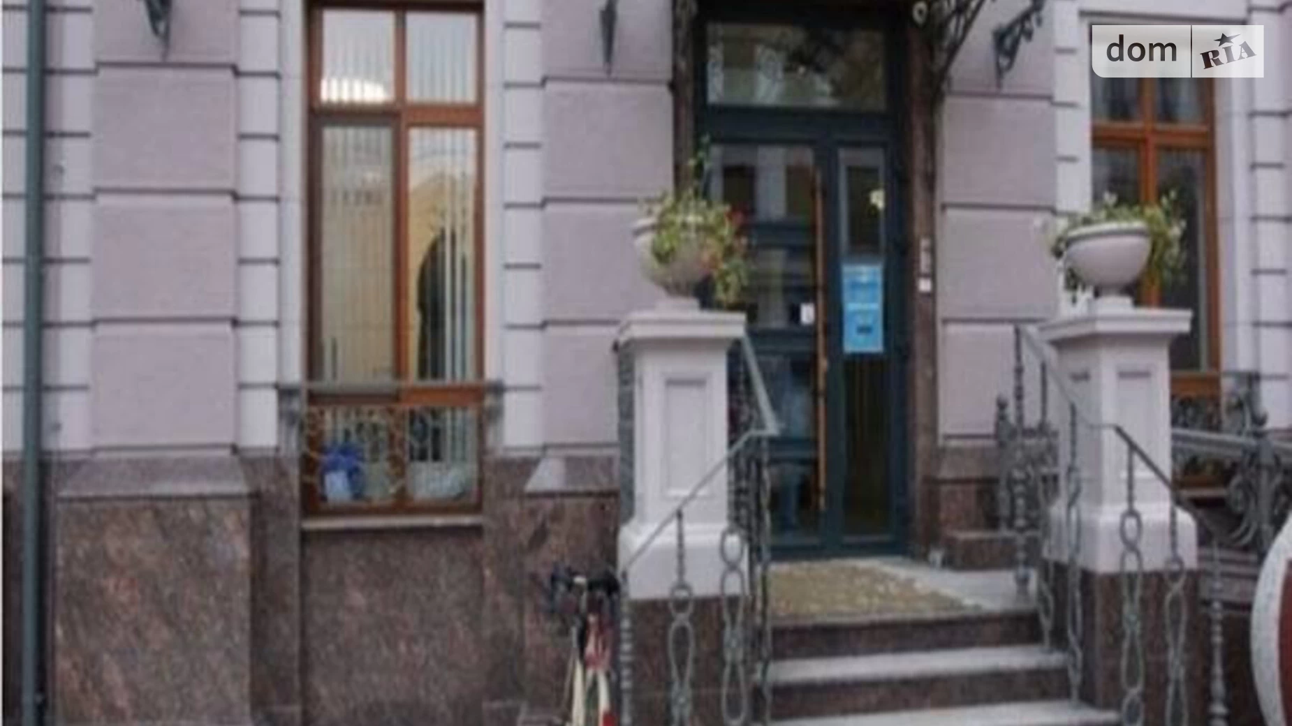 Продається 1-кімнатна квартира 52.9 кв. м у Одесі, вул. Єврейська