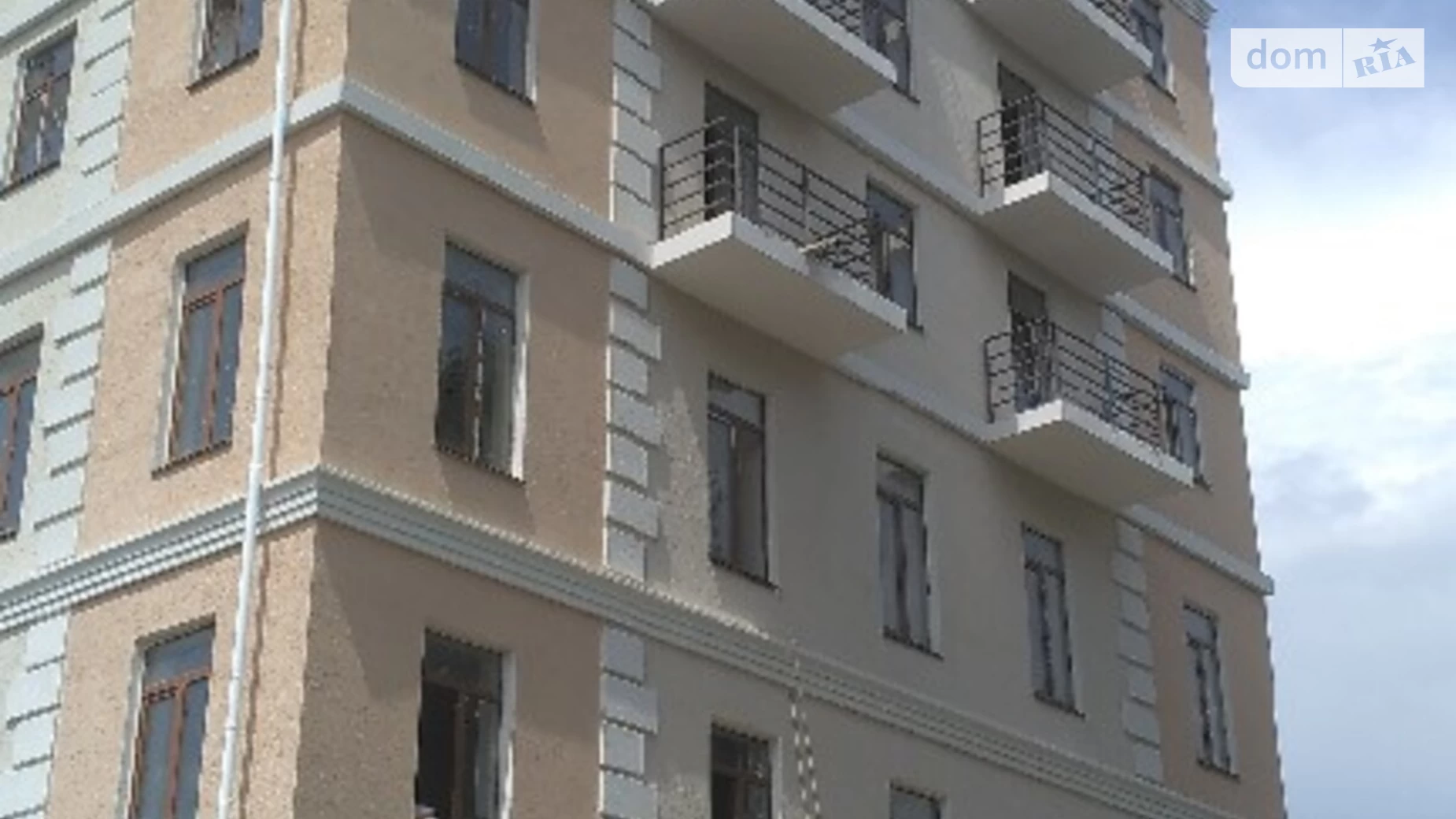 Продається 1-кімнатна квартира 35 кв. м у Одесі, просп. Адміральський, 67