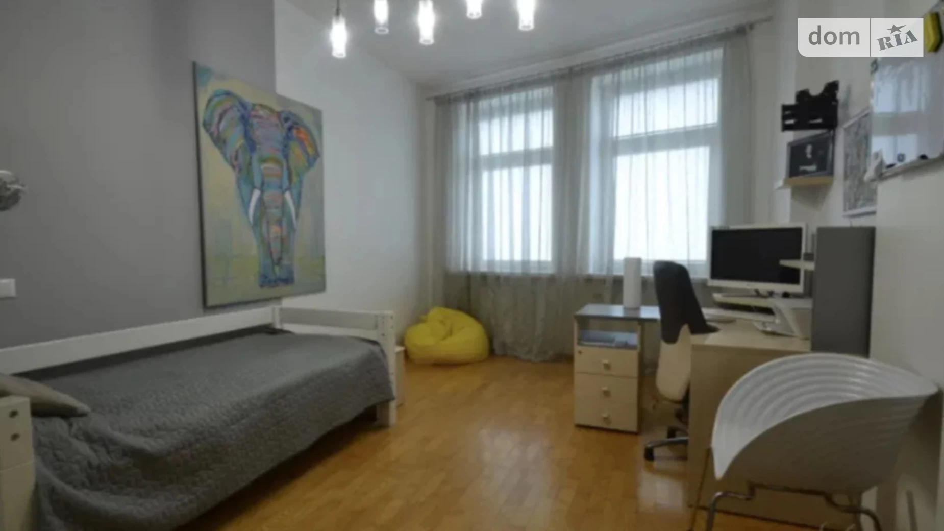 Продается 3-комнатная квартира 140 кв. м в Киеве, ул. Старонаводницкая, 13