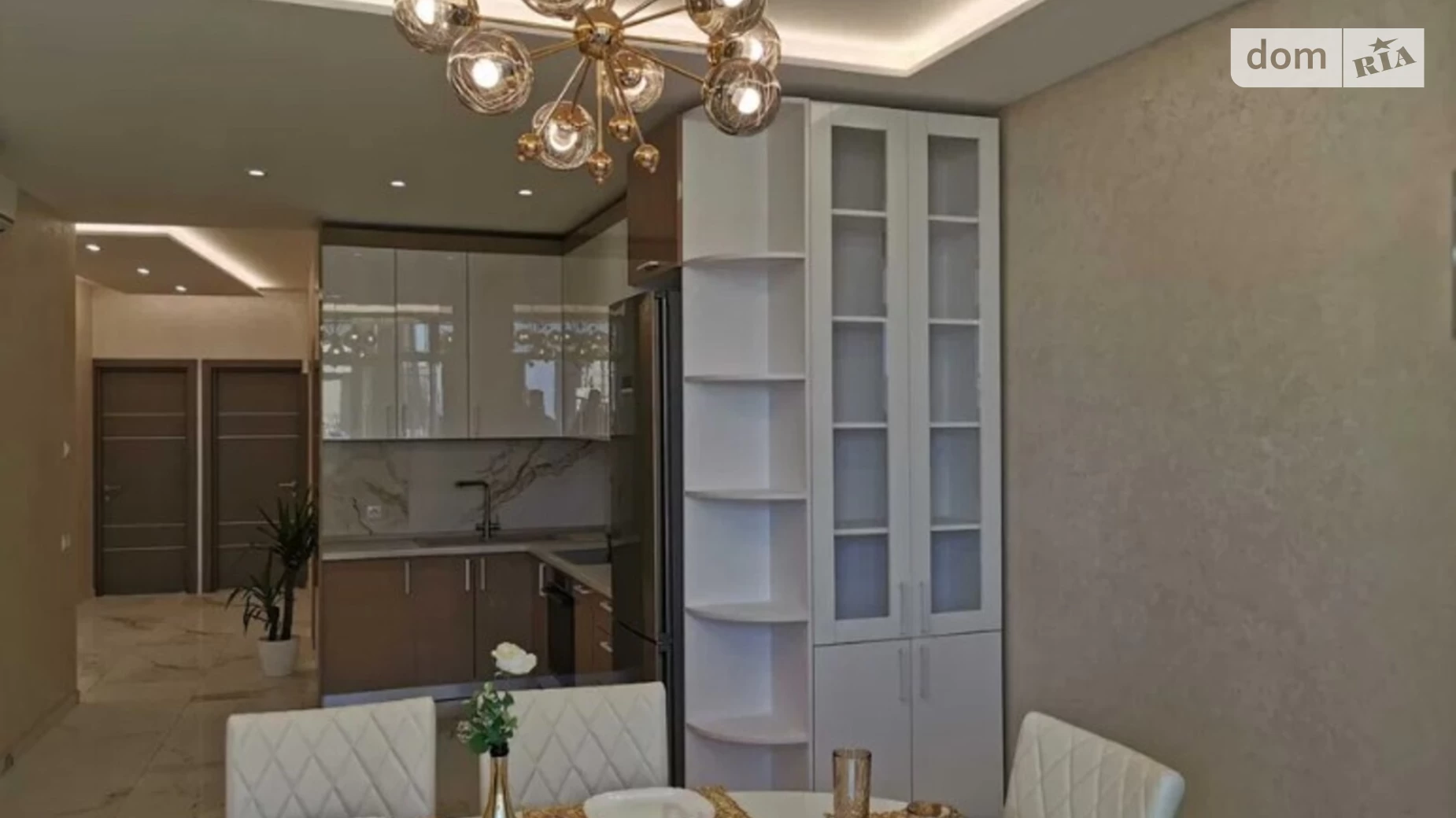 Продается 3-комнатная квартира 108 кв. м в Одессе, ул. Генуэзская, 3Б