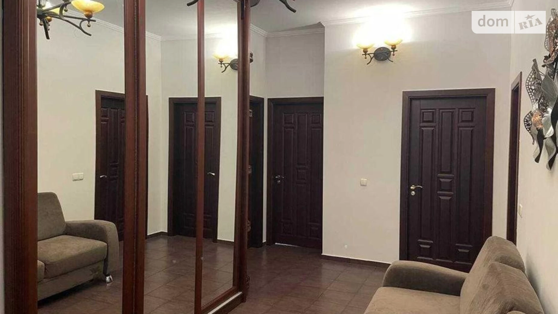 Продается 3-комнатная квартира 122 кв. м в Киеве, ул. Панаса Мирного, 15