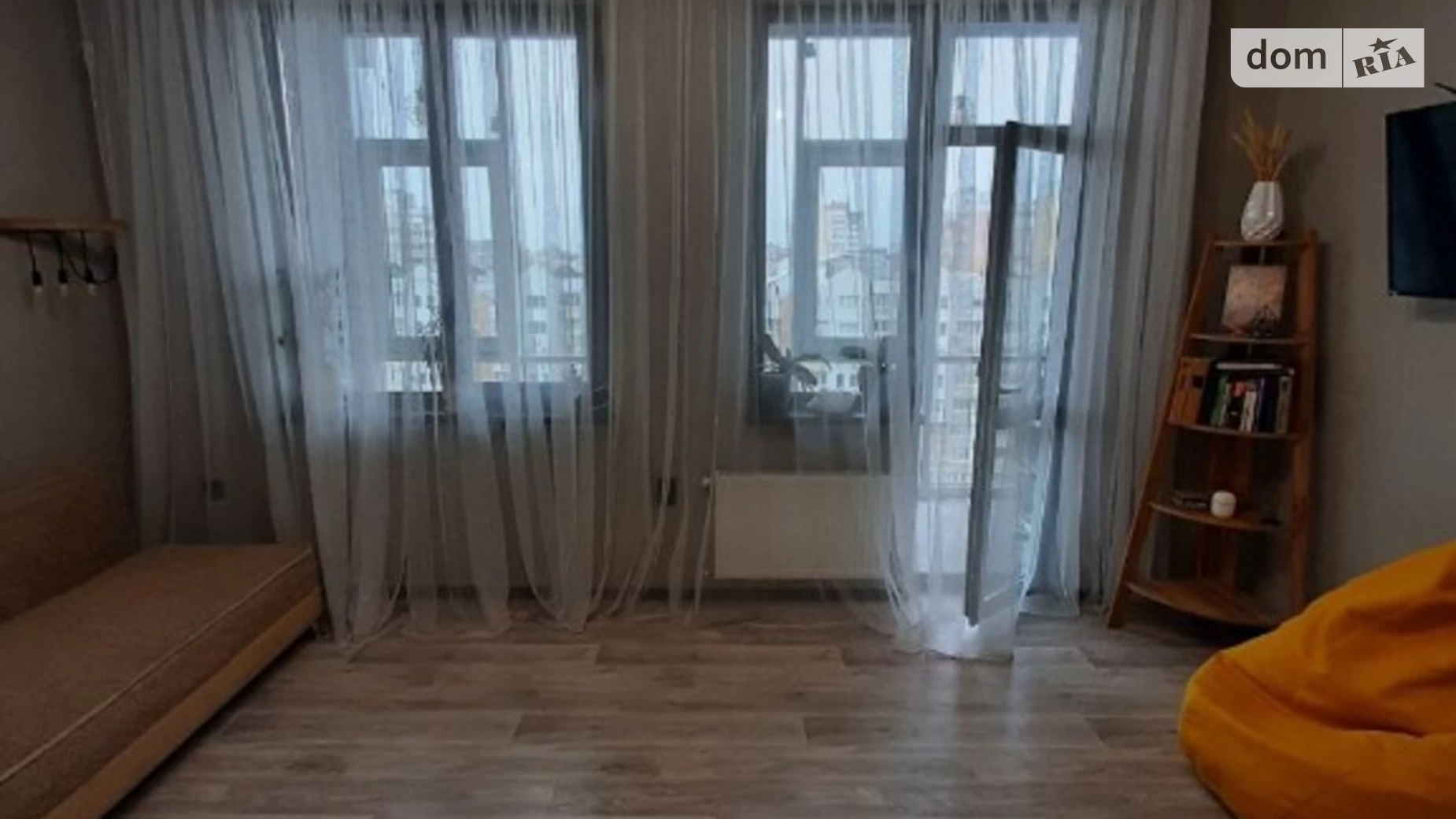 Продается 1-комнатная квартира 49 кв. м в Одессе, ул. Академика Сахарова, 3А