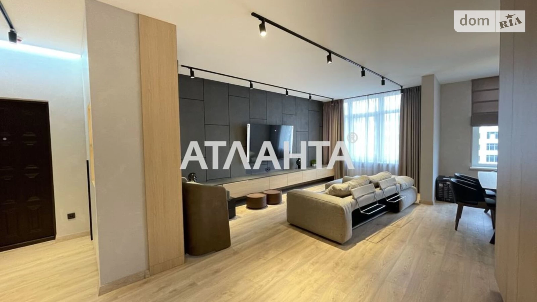 Продается 2-комнатная квартира 100 кв. м в Одессе, ул. Каманина