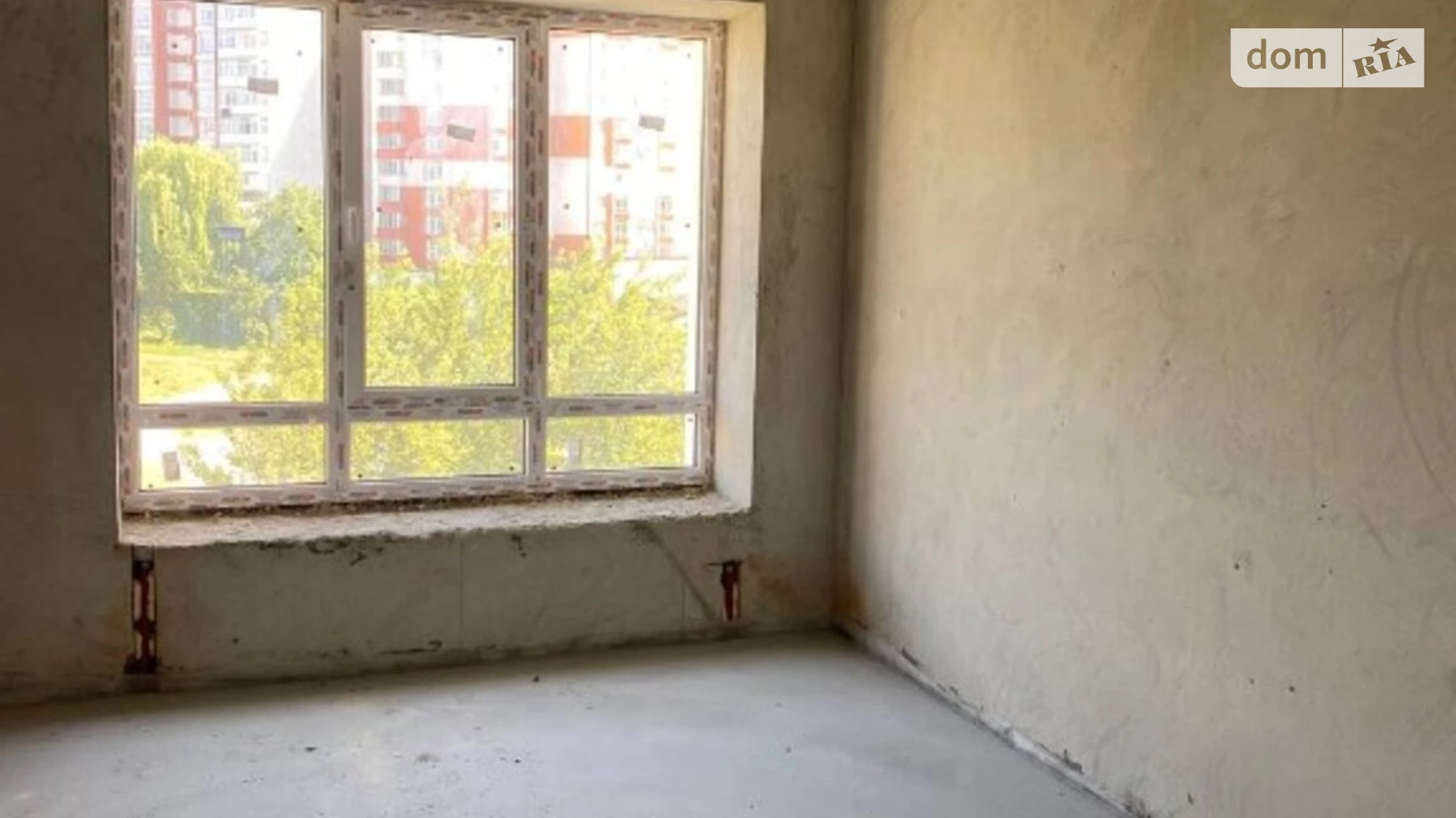 Продается 2-комнатная квартира 67 кв. м в Ивано-Франковске, ул. Хмельницкого Богдана