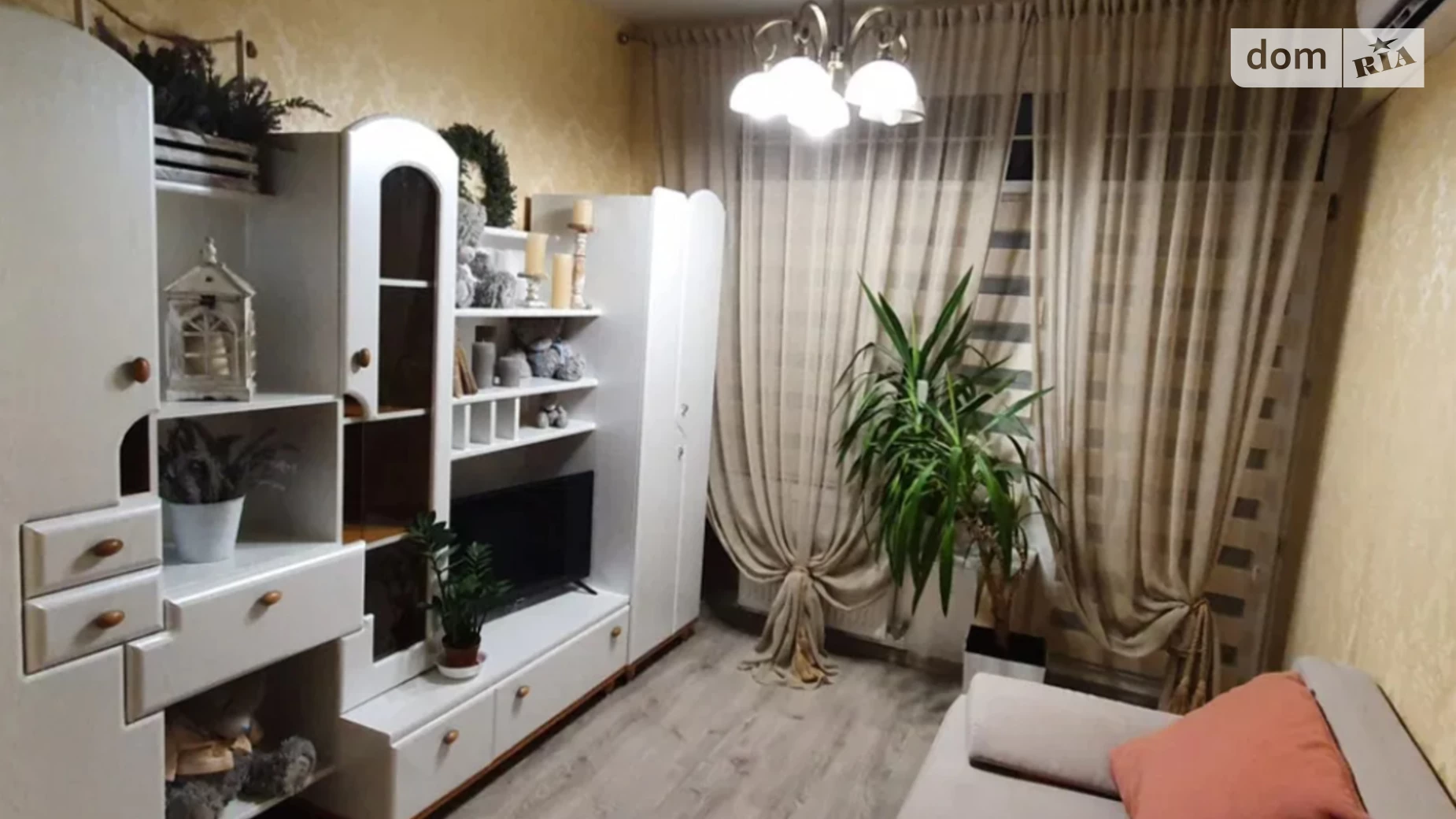Продается 1-комнатная квартира 35.6 кв. м в Одессе, ул. Софиевская, 9А