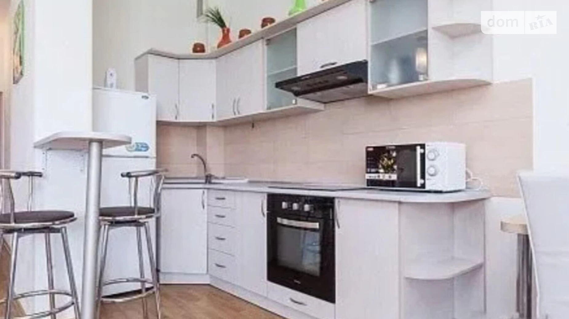 Продается 1-комнатная квартира 36 кв. м в Одессе, ул. Среднефонтанская