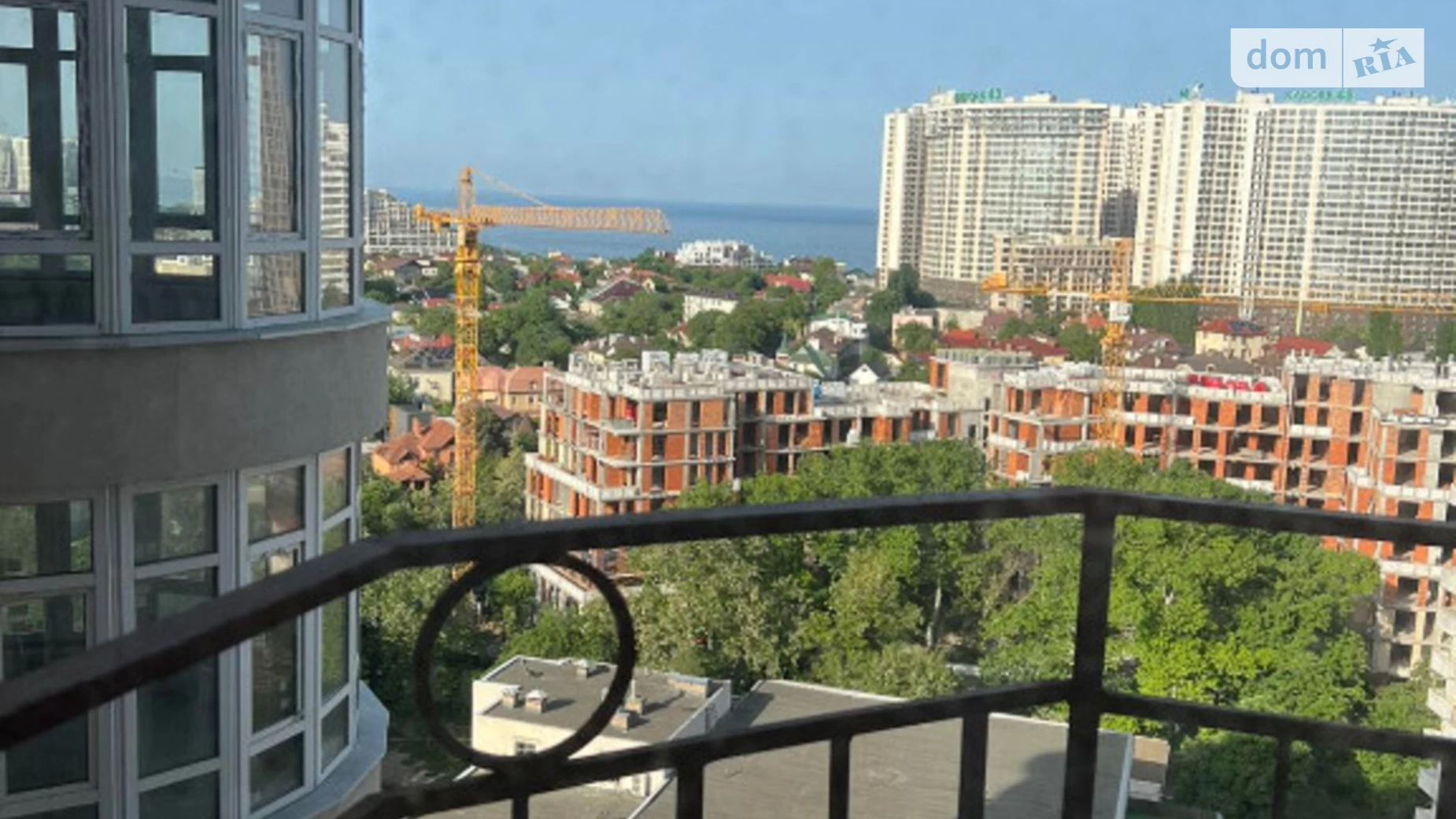 Продается 2-комнатная квартира 82 кв. м в Одессе