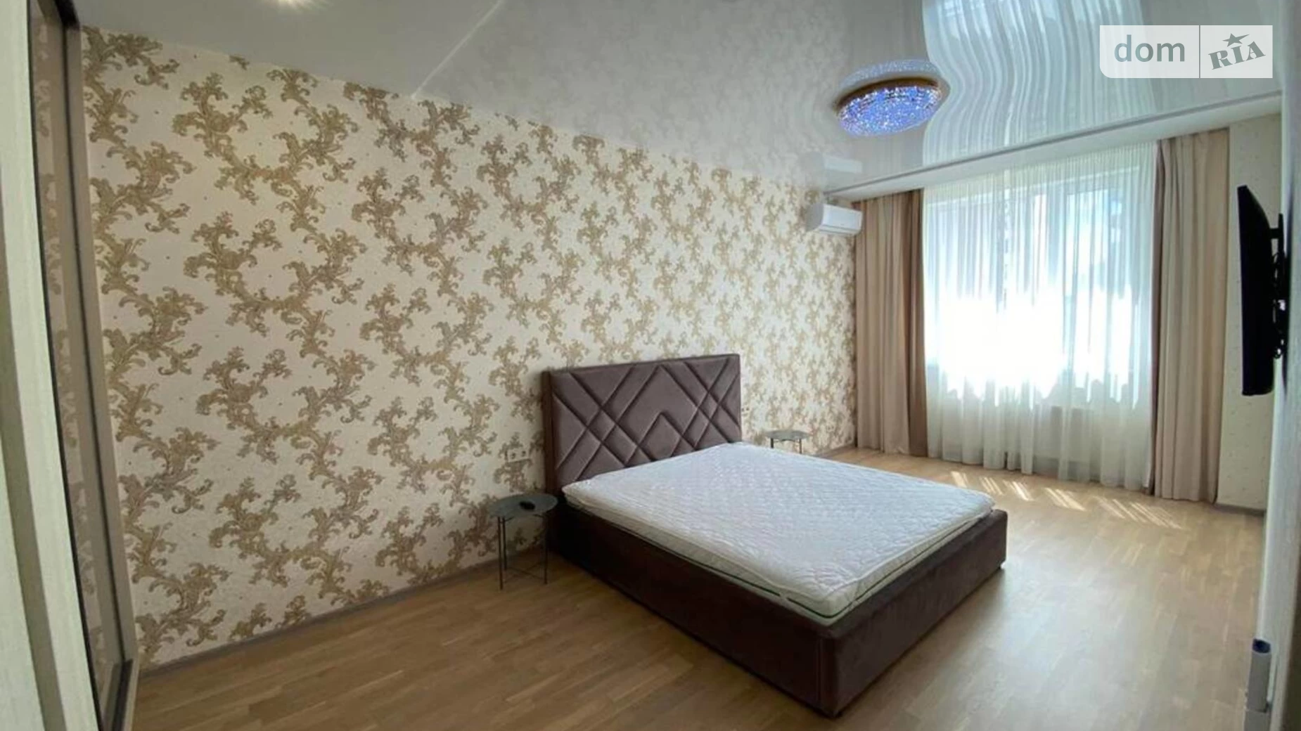 Продается 3-комнатная квартира 102 кв. м в Одессе, ул. Педагогическая