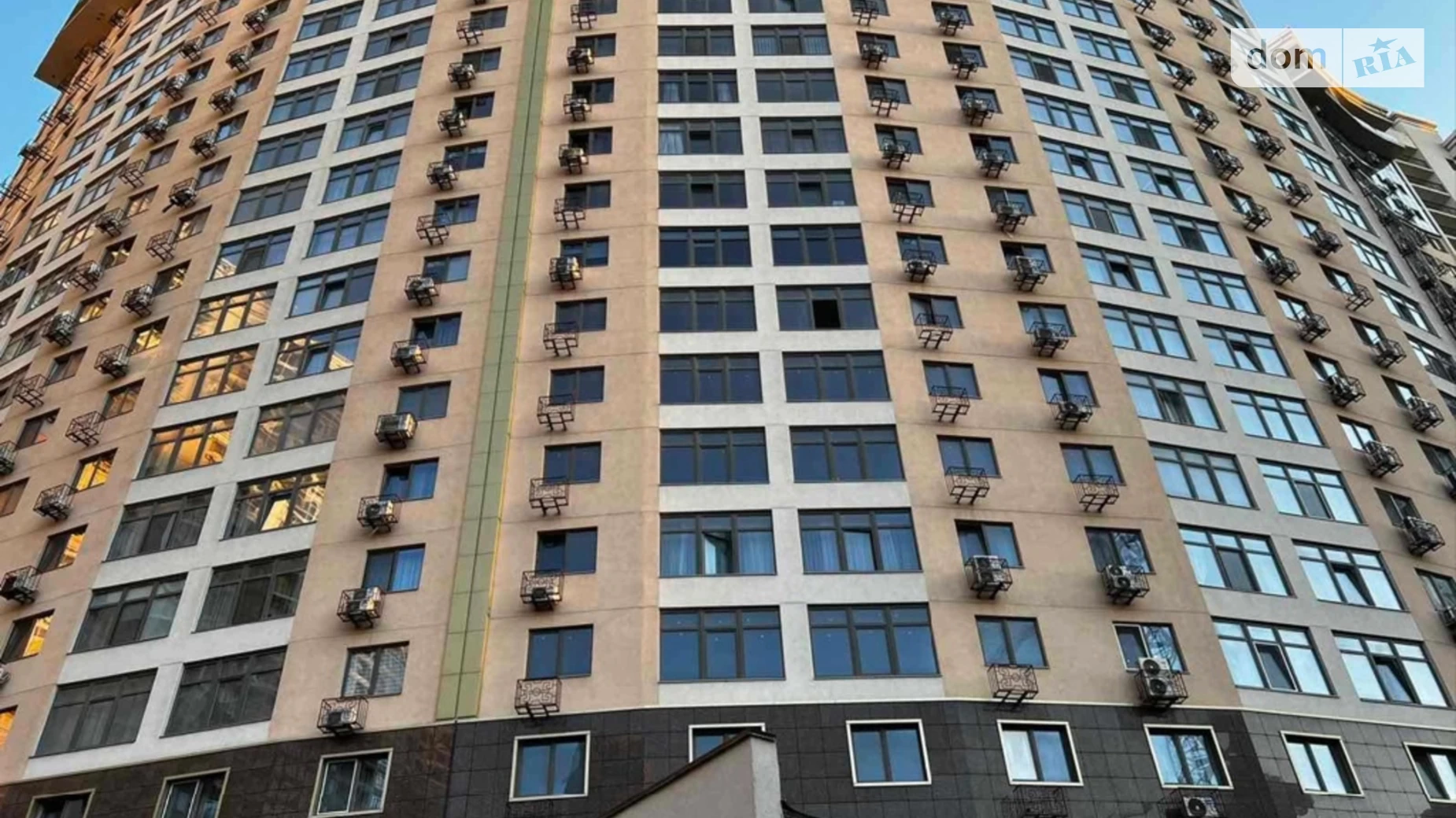 Продается 1-комнатная квартира 49 кв. м в Одессе, ул. Абрикосовая, 10