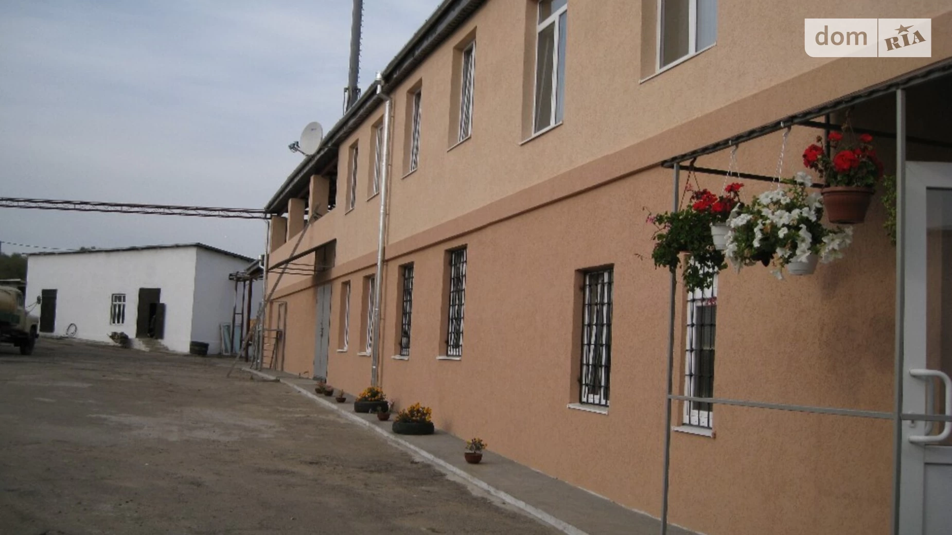 Продається об'єкт сфери послуг 2500 кв. м в 2-поверховій будівлі, цена: 600000 $ - фото 2