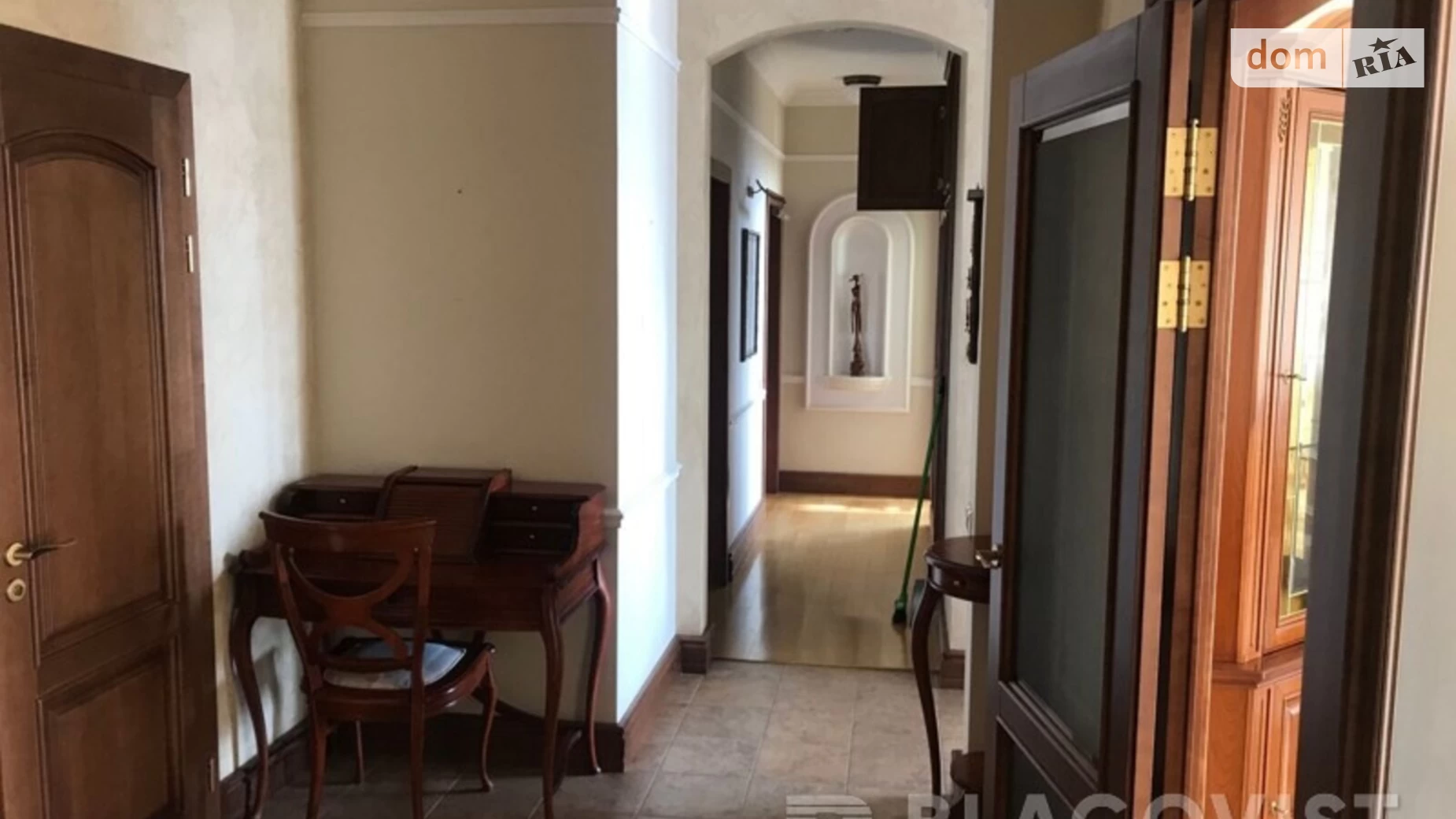 Продается 3-комнатная квартира 120 кв. м в Киеве, пл. Леси Украинки, 30Б