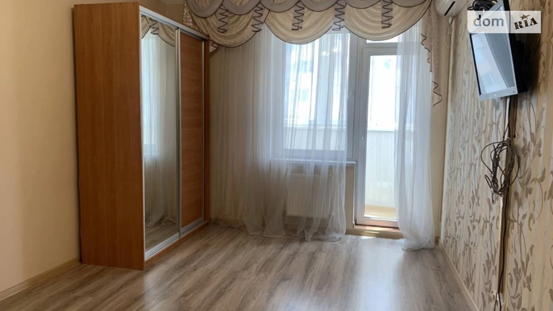 Продається 1-кімнатна квартира 43 кв. м у Одесі, мас. Радужний