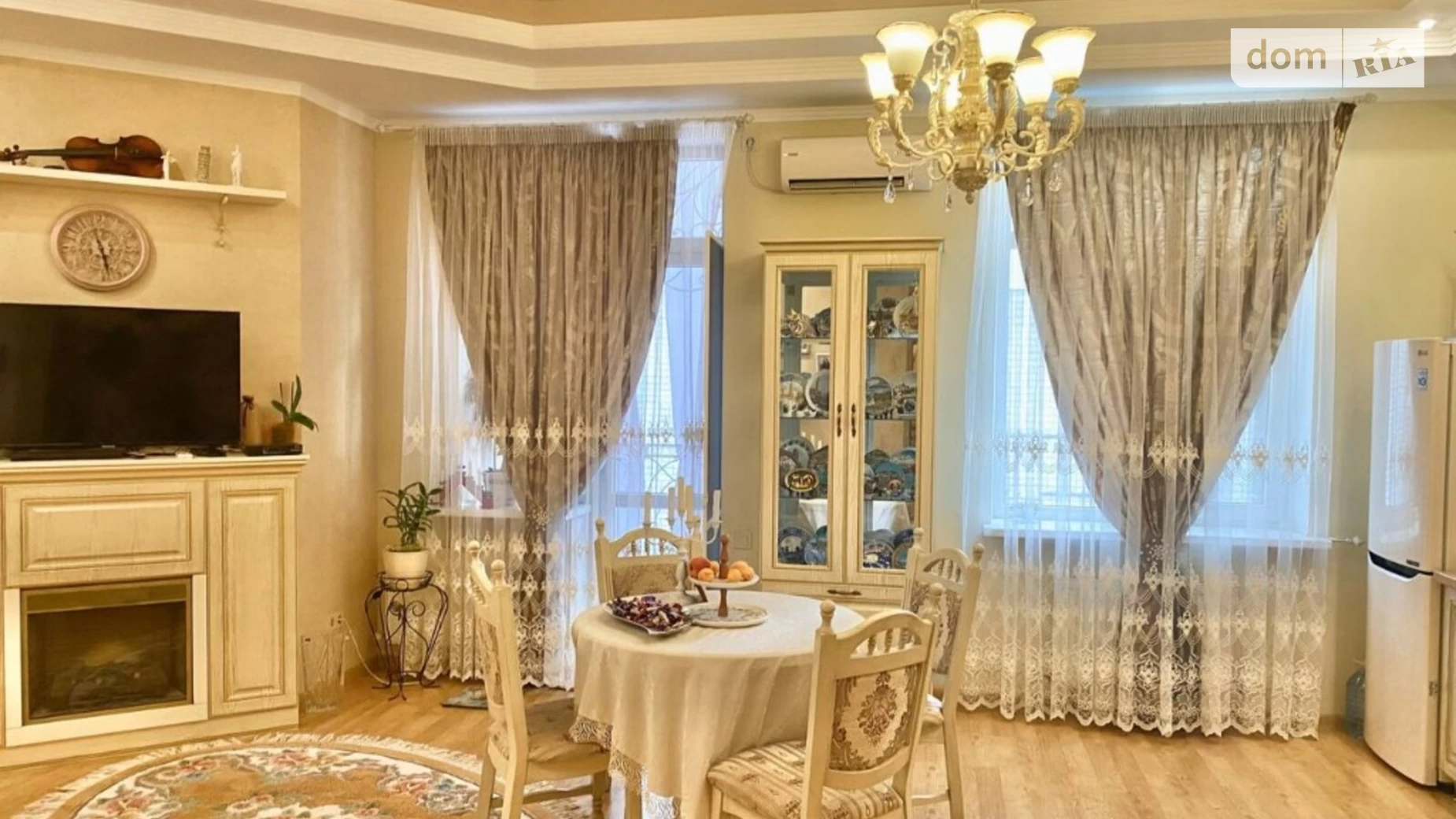 Продается 1-комнатная квартира 50.7 кв. м в Черноморске, ул. Александрийская
