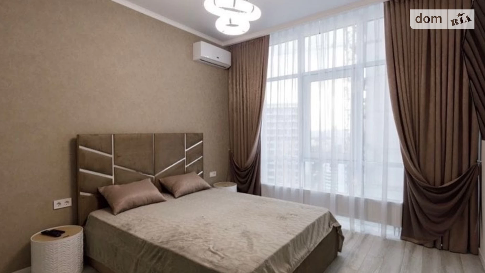 Продается 2-комнатная квартира 64 кв. м в Одессе, ул. Генуэзская, 3