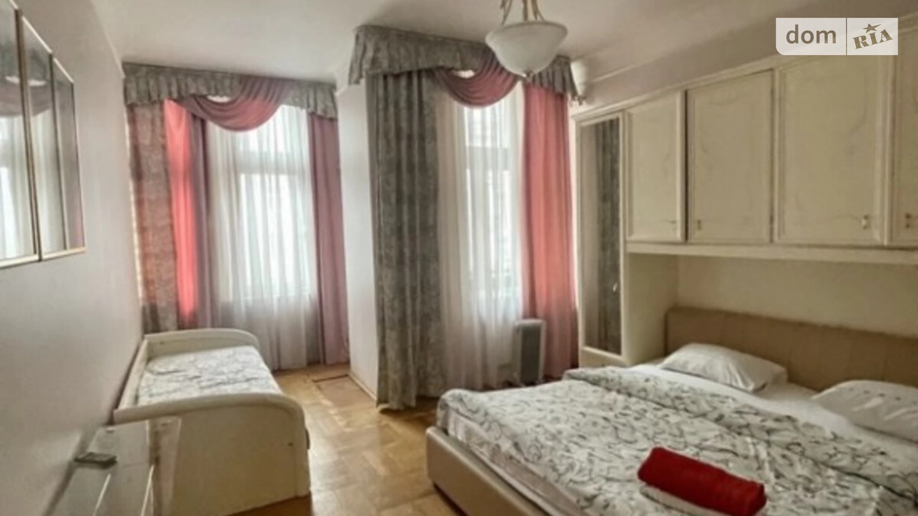 Продается 4-комнатная квартира 126 кв. м в Киеве, ул. Антоновича(Горького), 9