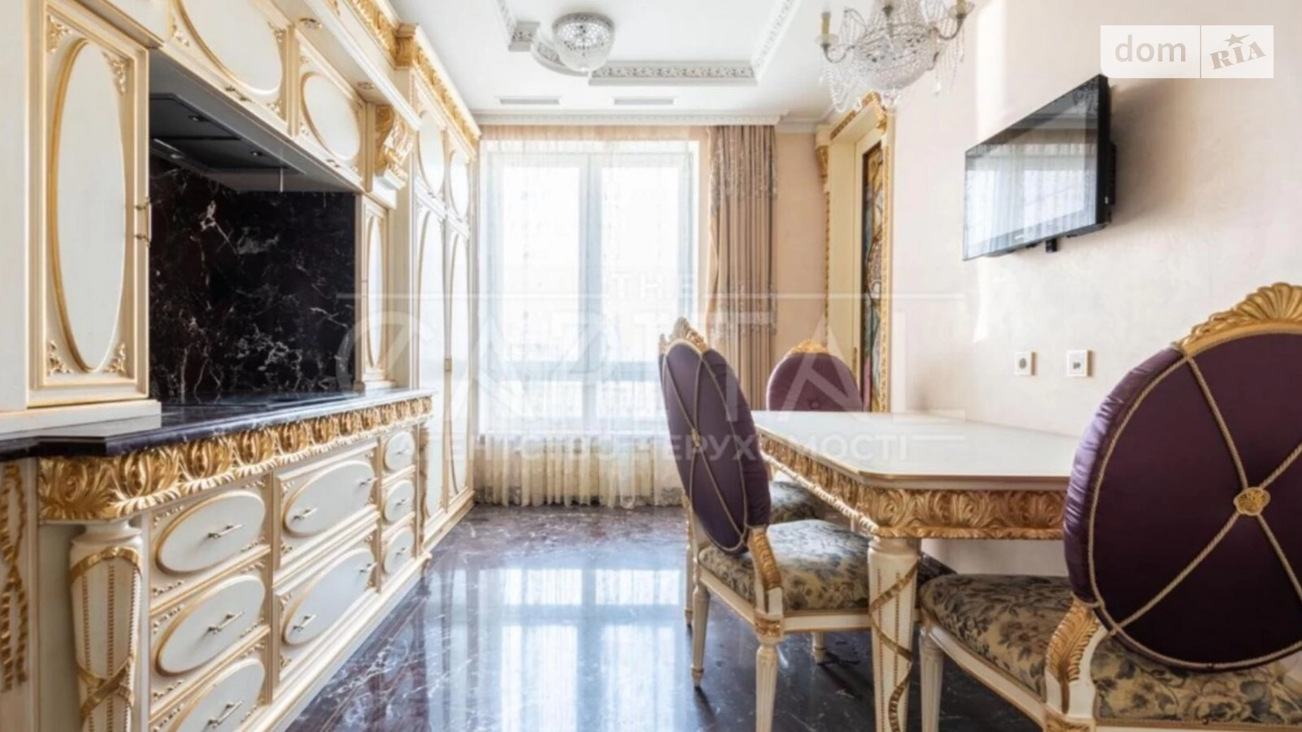 Продается 4-комнатная квартира 205 кв. м в Киеве, ул. Институтская, 18А